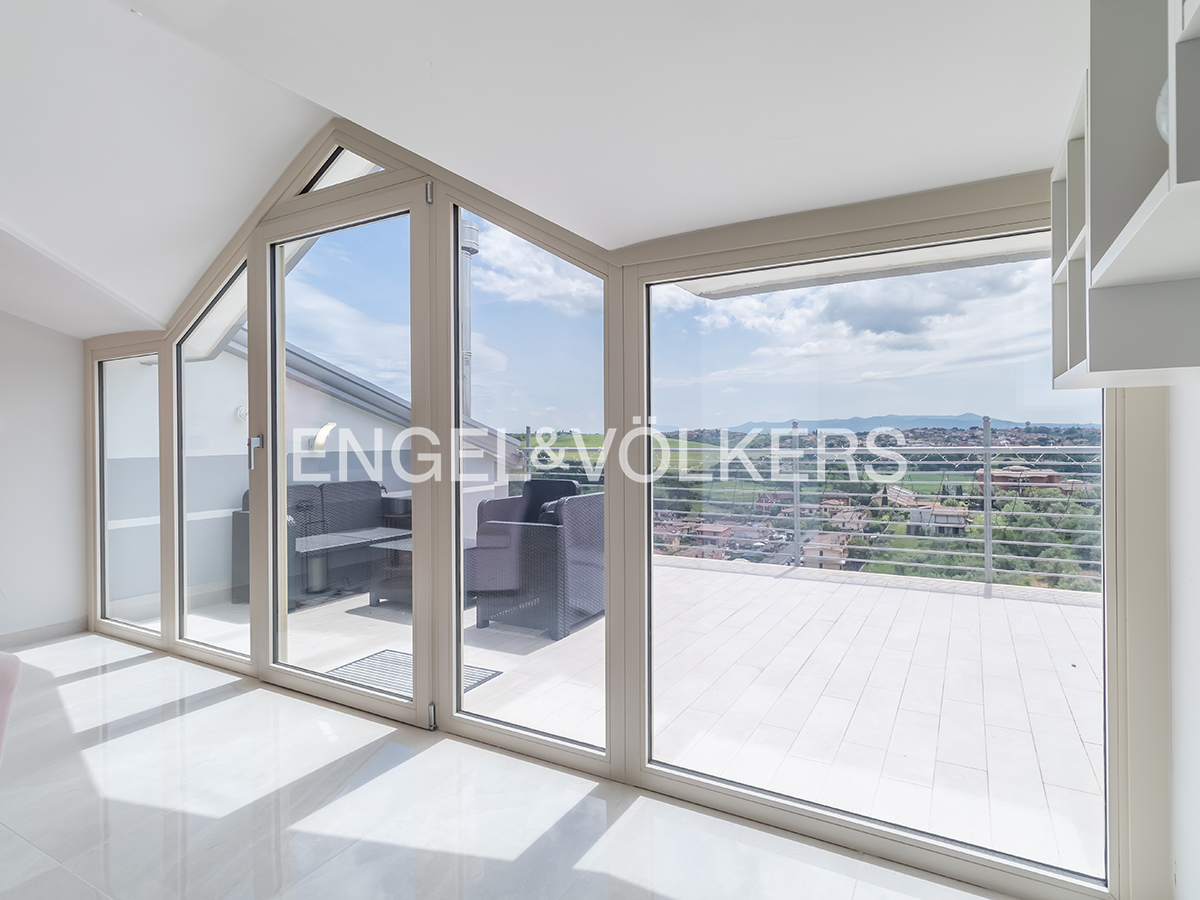 Newly built duplex penthouse with breathtaking views in Fonte Nuova