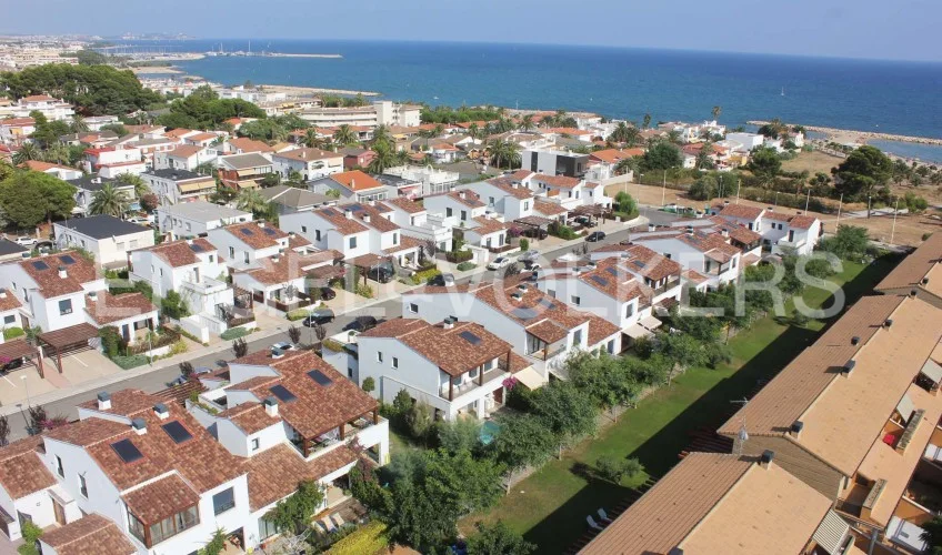 Casas mediterráneas adosadas en La Llosa