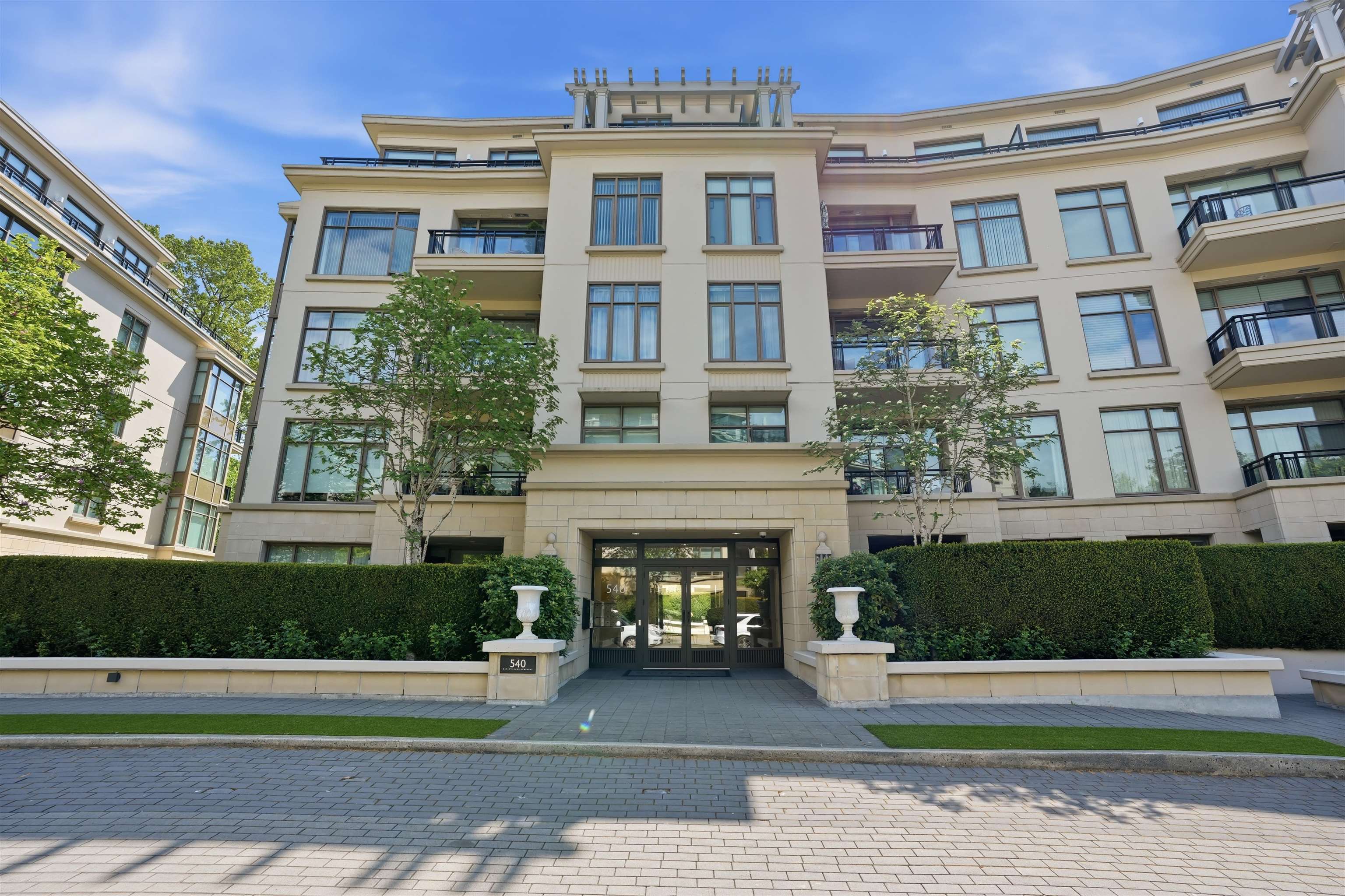 Bright, Spacious & Beautifully Appointed 2-Bedroom Retreat