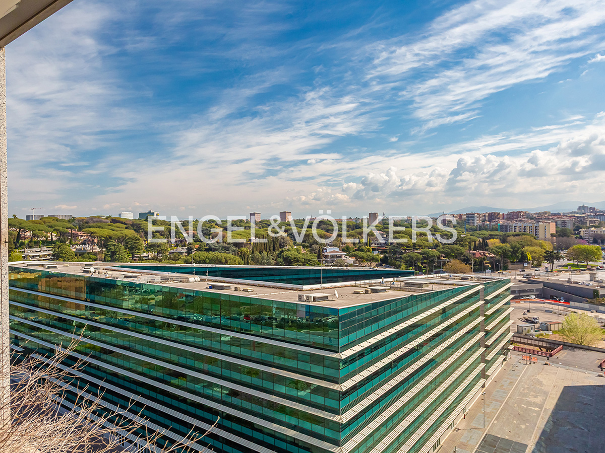 Spacious 88 sq m one-bedroom apartment on G. Ribotta Avenue with garage