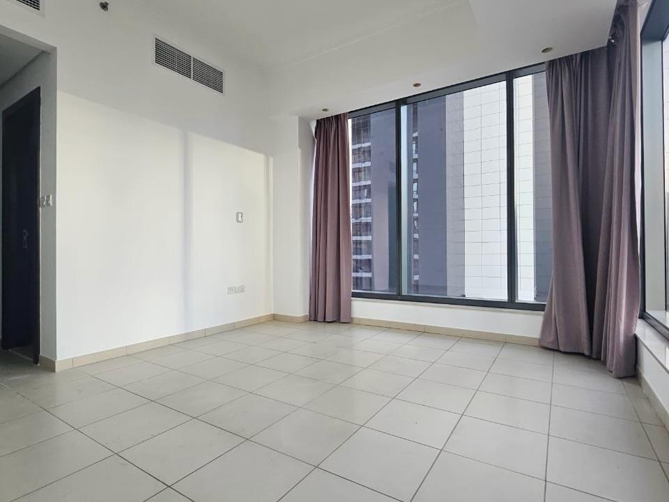 Spacious Layout | Unfurnished | Mid Floor