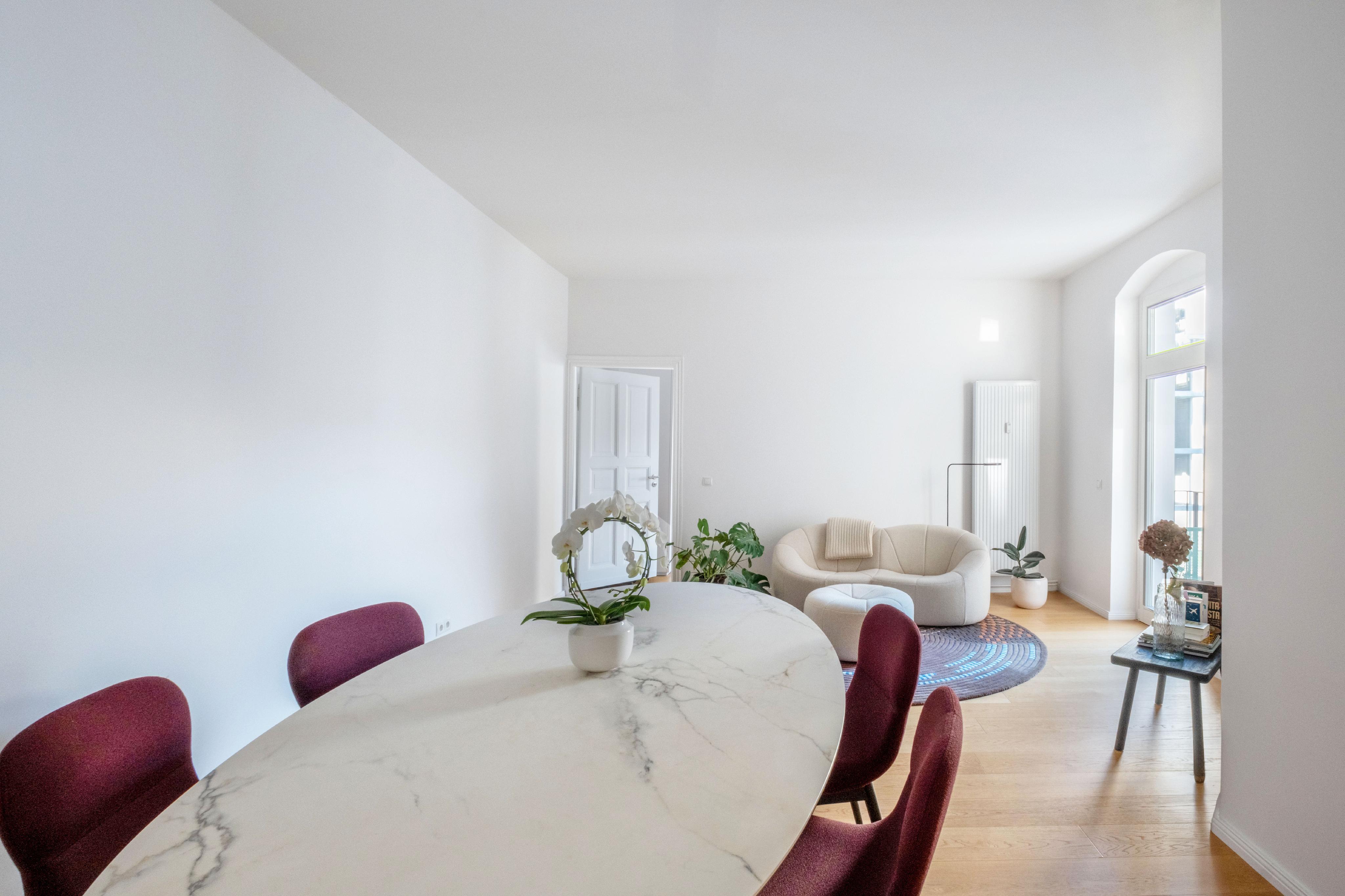 High-quality renovated 2-room apartment with balcony in the Scandinavian Quarter