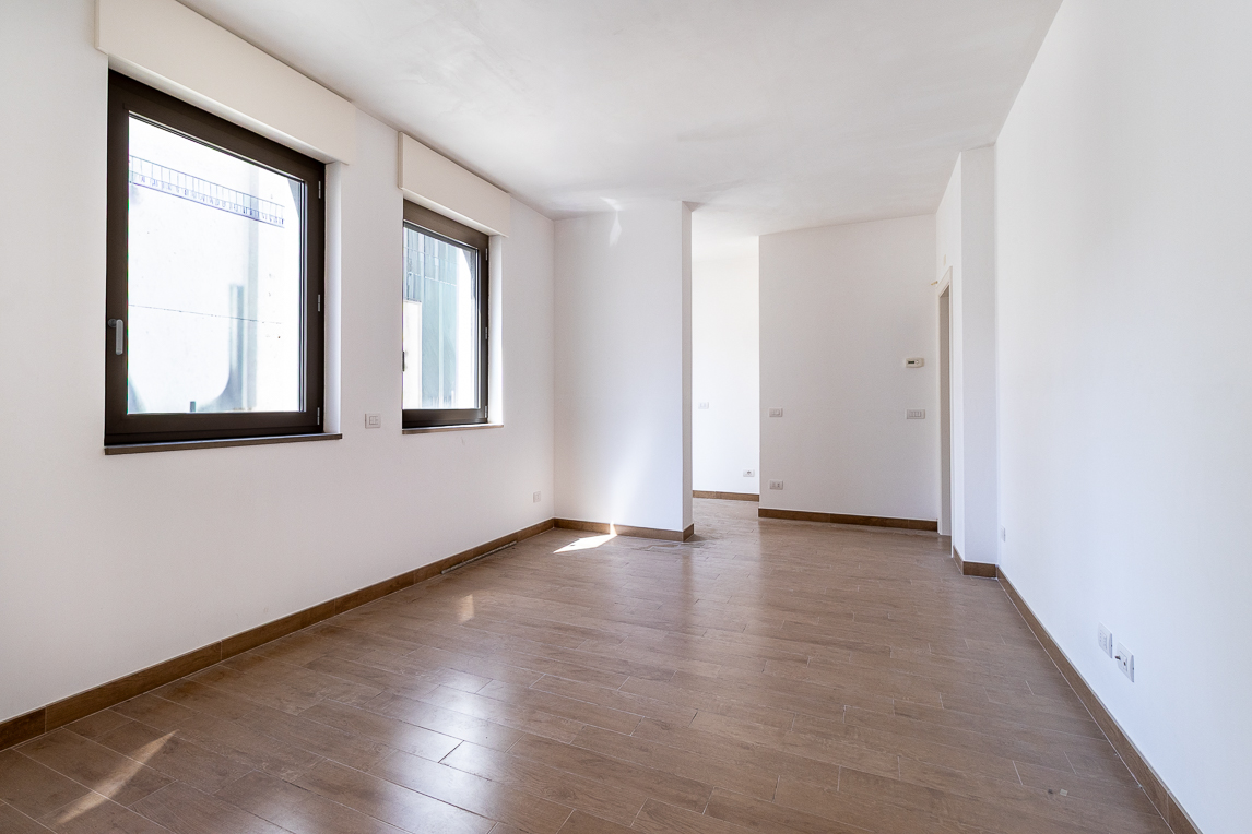 Refinished two-room flat in the heart of the city center