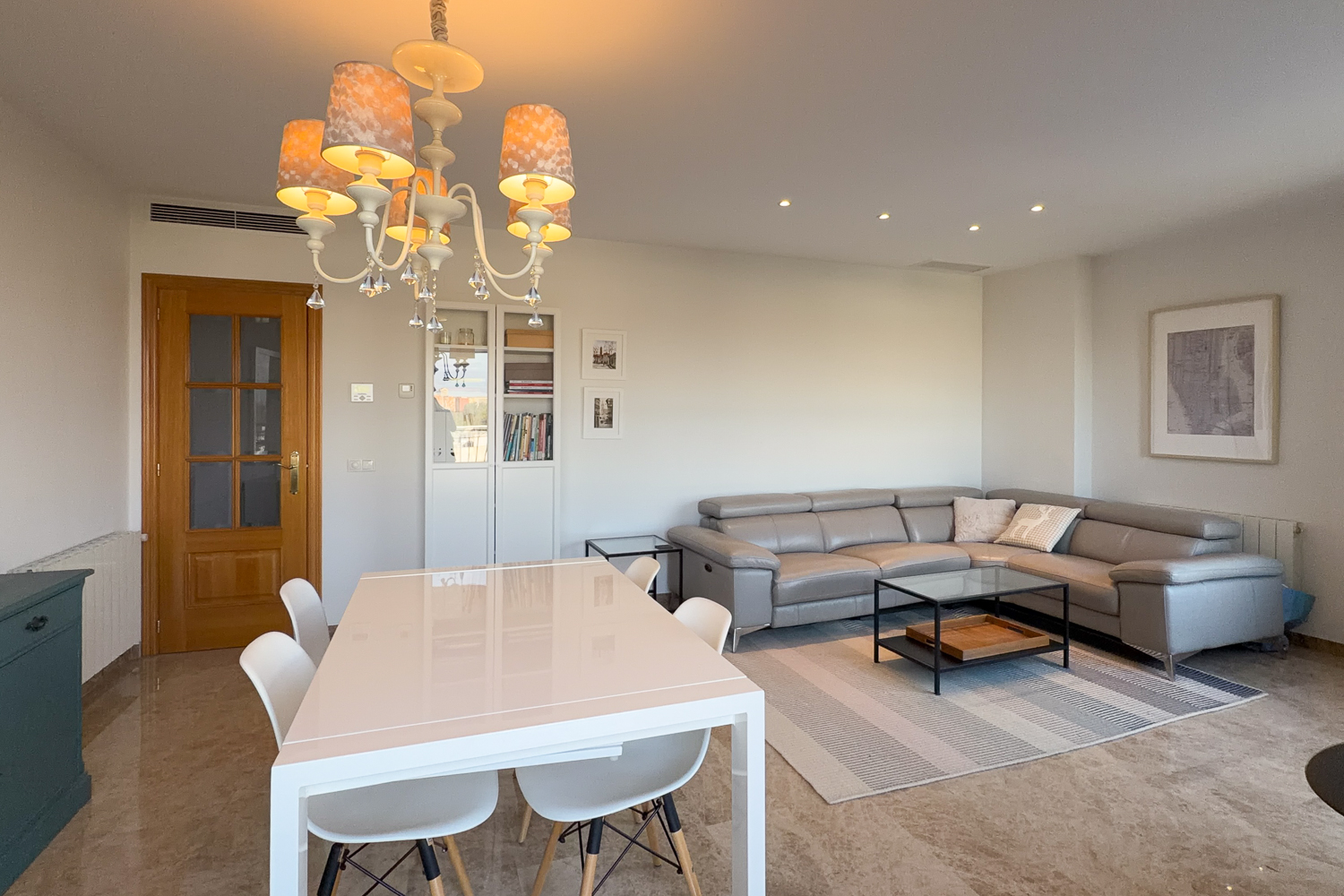 Magnificent apartment facing Parque Cabecera with parking