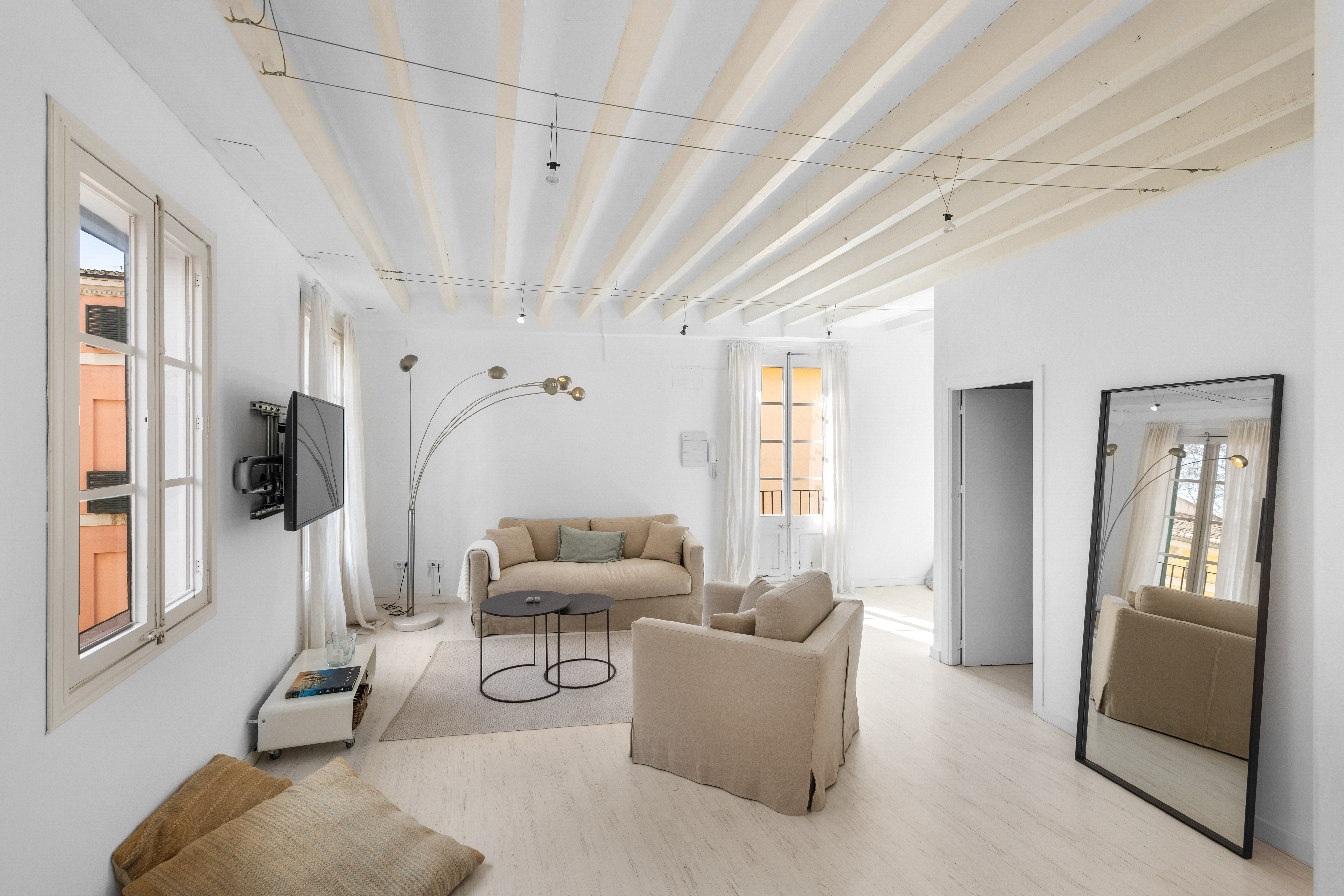 Bright duplex penthouse with balconies in La Lonja