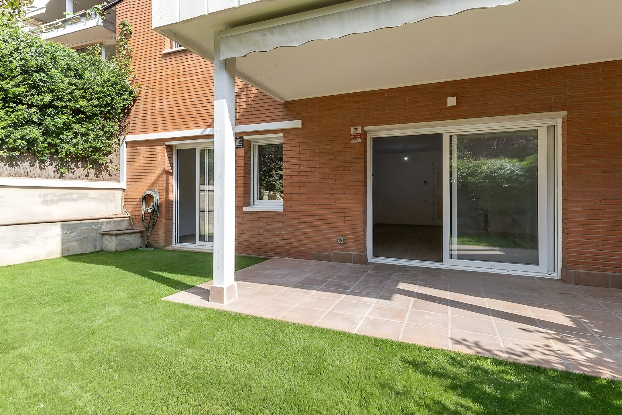 Move-in ready apartment with terrace and garden