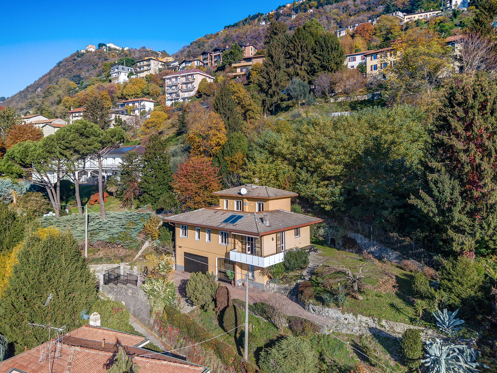 Elegant detached villa in a scenic and exclusive area