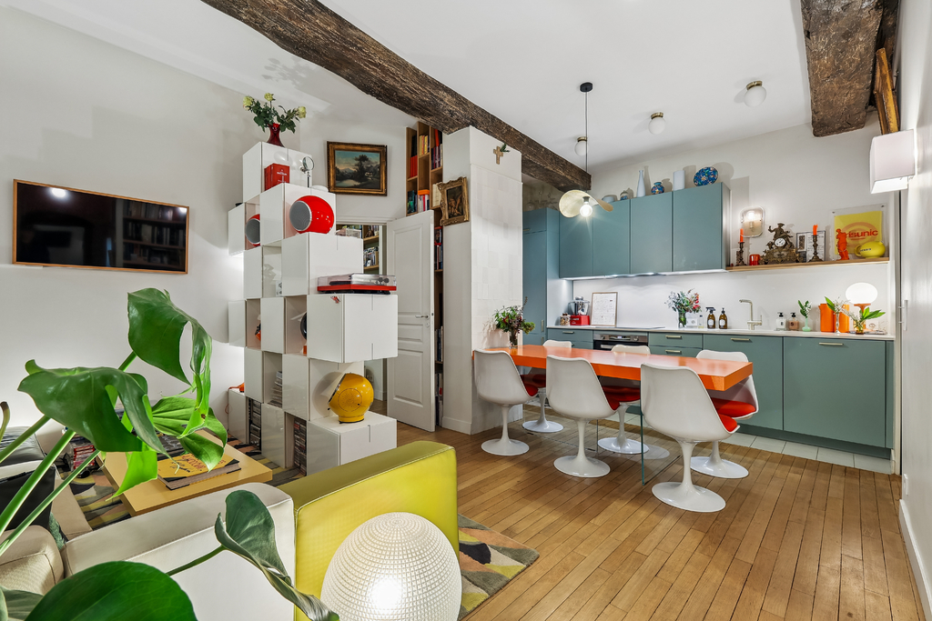 Paris 4th - Large quiet renovated 1-bedroom apartment - Marais