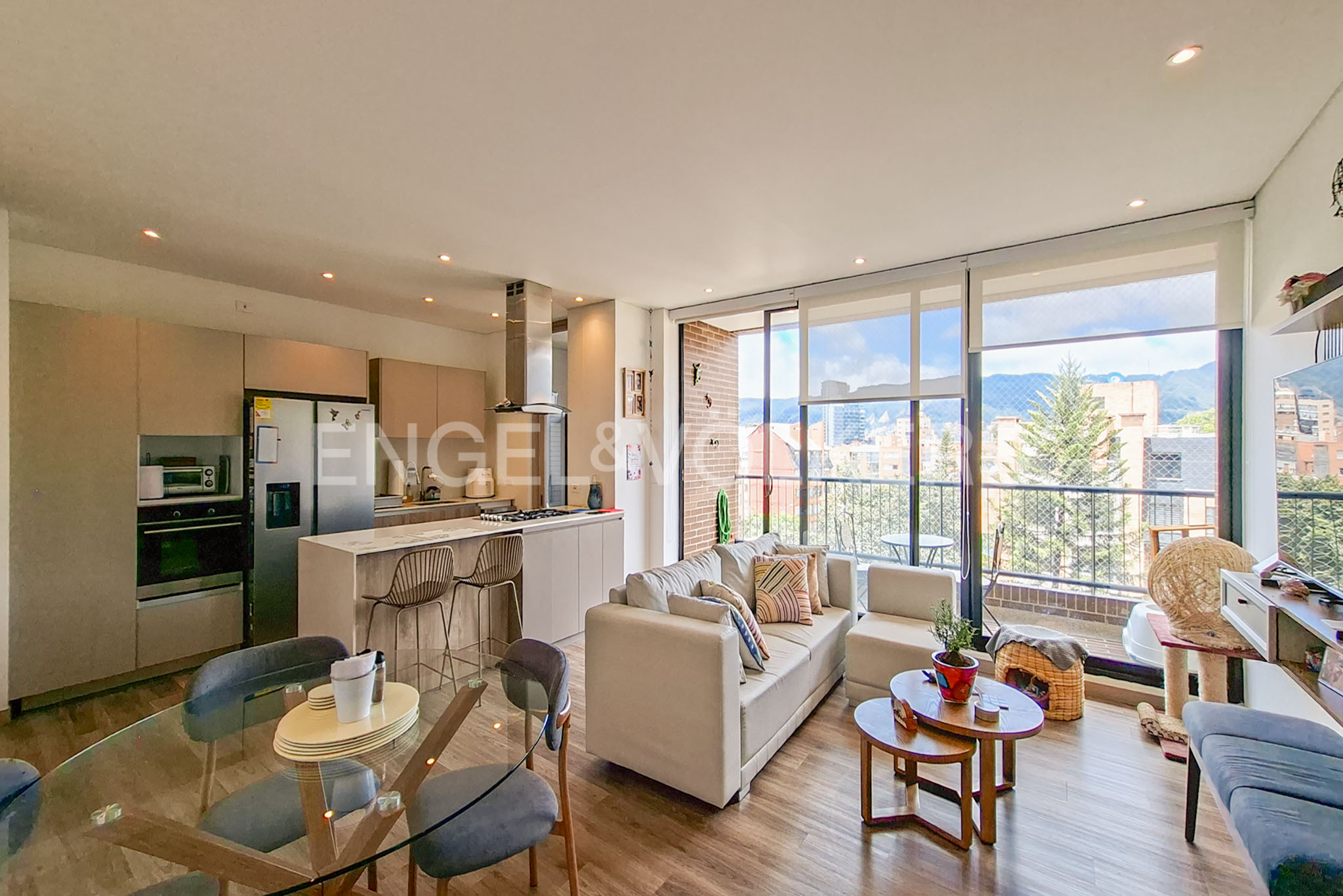Moderno apartamento con balcón para venta en Pasadena