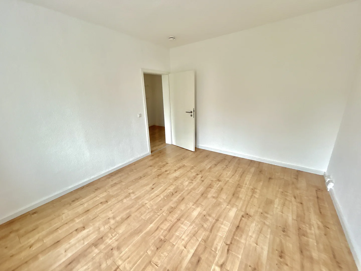 Wunderschöne 4 - Raumwohnung in Top Lage mit Einbauküche und Balkon - Photo 3