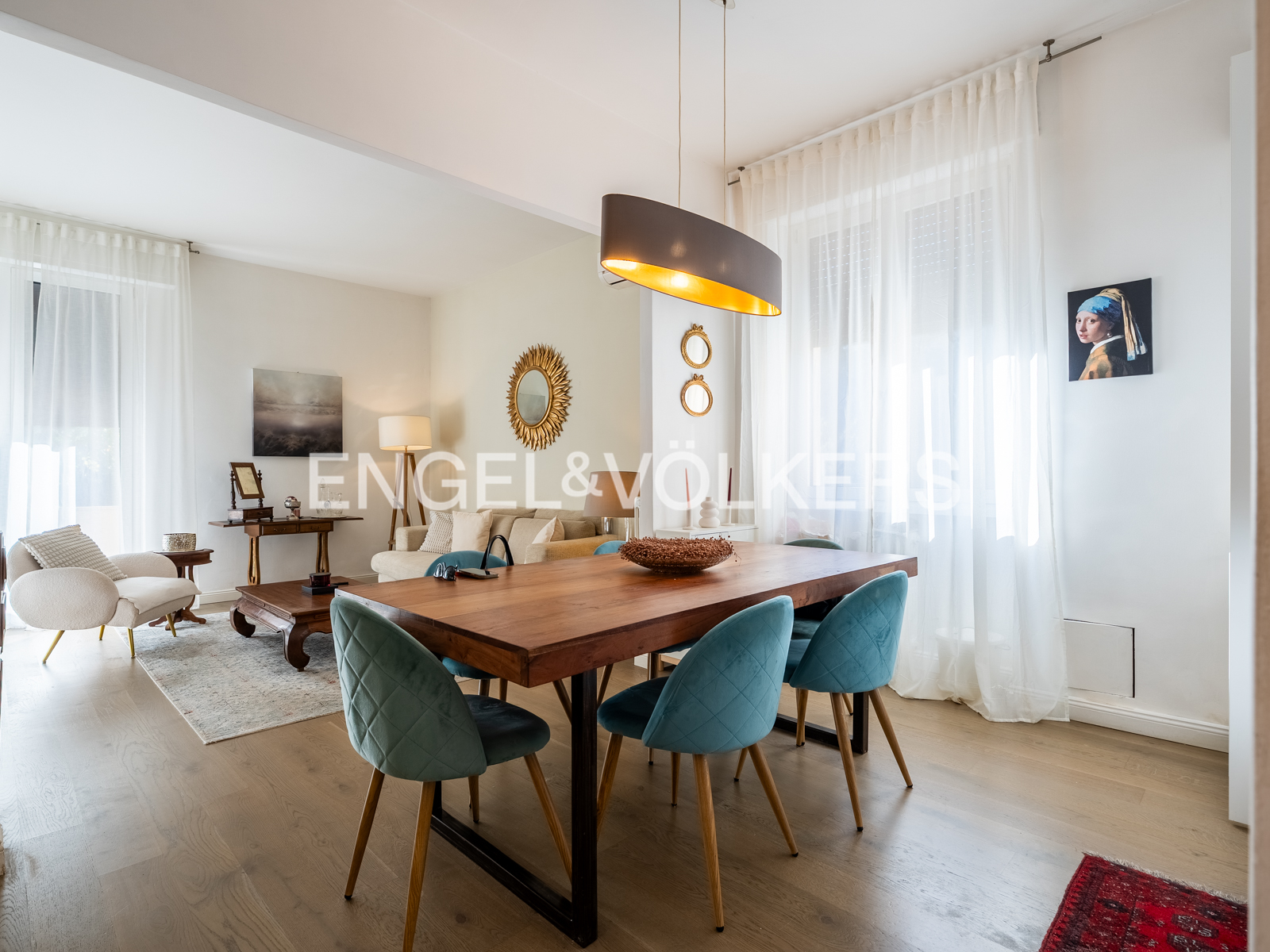 Three- and two-bedroom units with rental income, garage and cellar