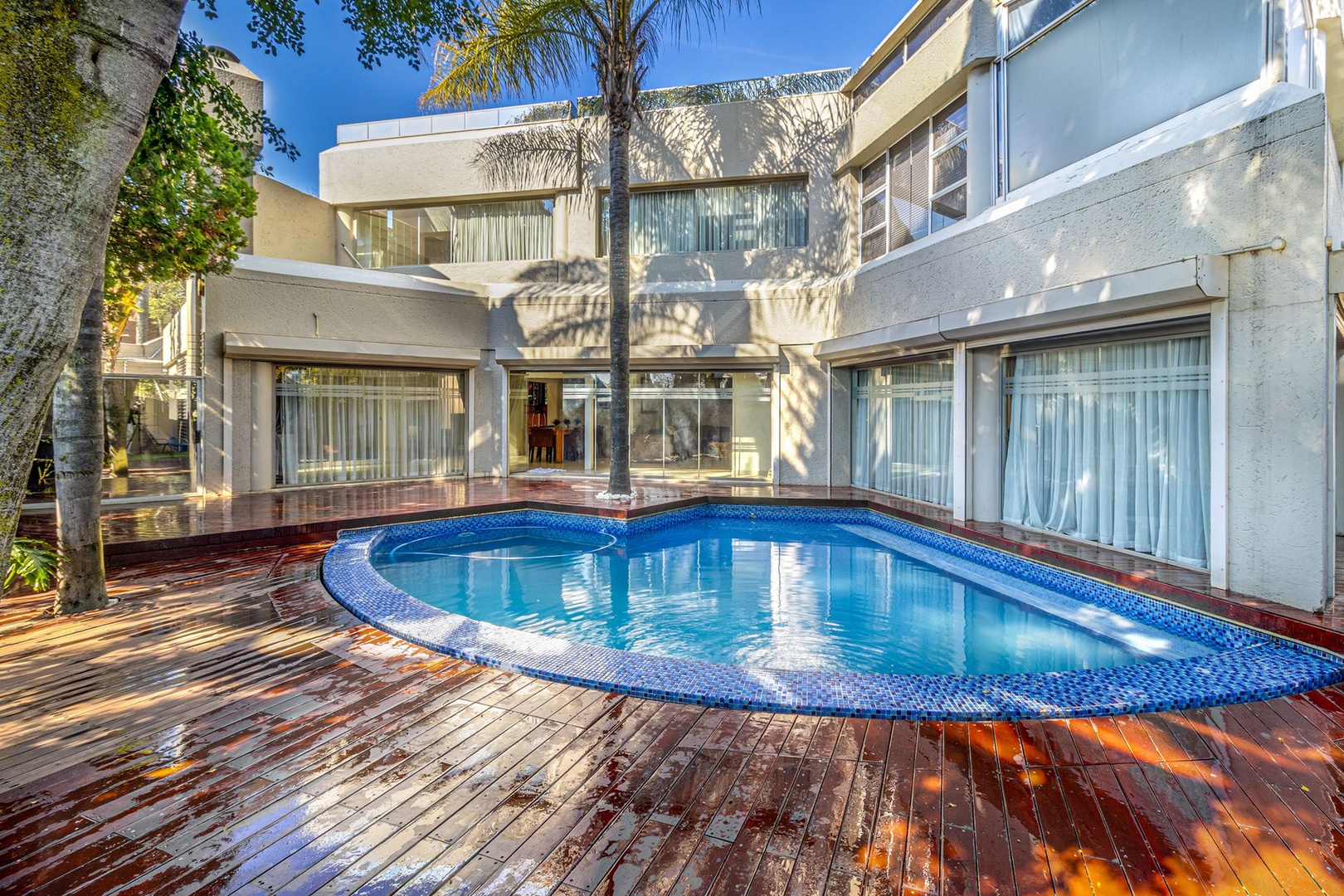 A Stunning, Luxurious and Furnished Duplex in Morningside – The Ideal Corporate Residence