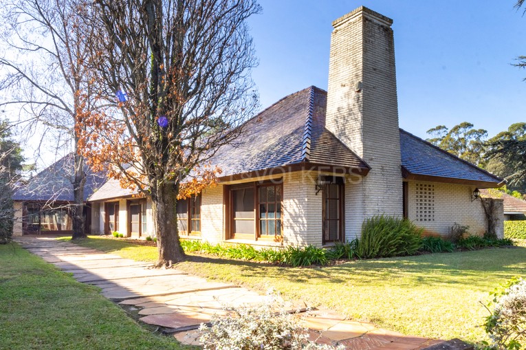 Casa en venta en Carrasco Sur con magnífico terreno