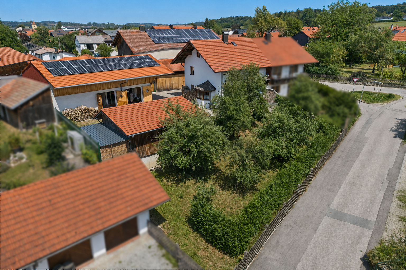 Doppelhaushälfte mit ca. 210 m² großem Stadel – Platz für Fahrzeuge, Werkstatt und Sammlung