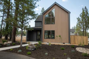 Spacious Contemporary 3 Bedroom Home in Sisters