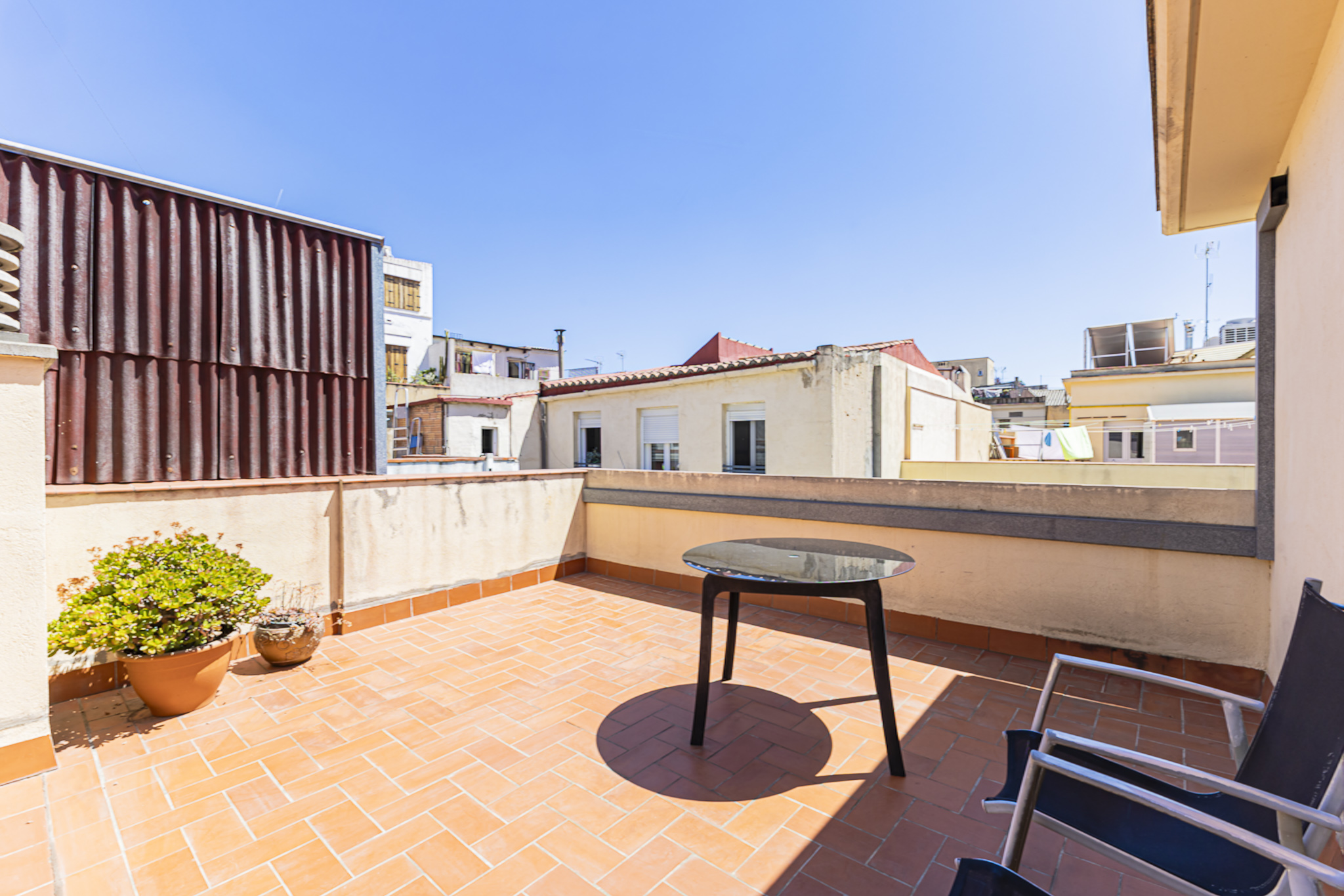 Discover Turnkey Elegance in Barcelona: Modern 2-Bed Apartment with Lift in Sant Pere–Santa Caterina i la Ribera