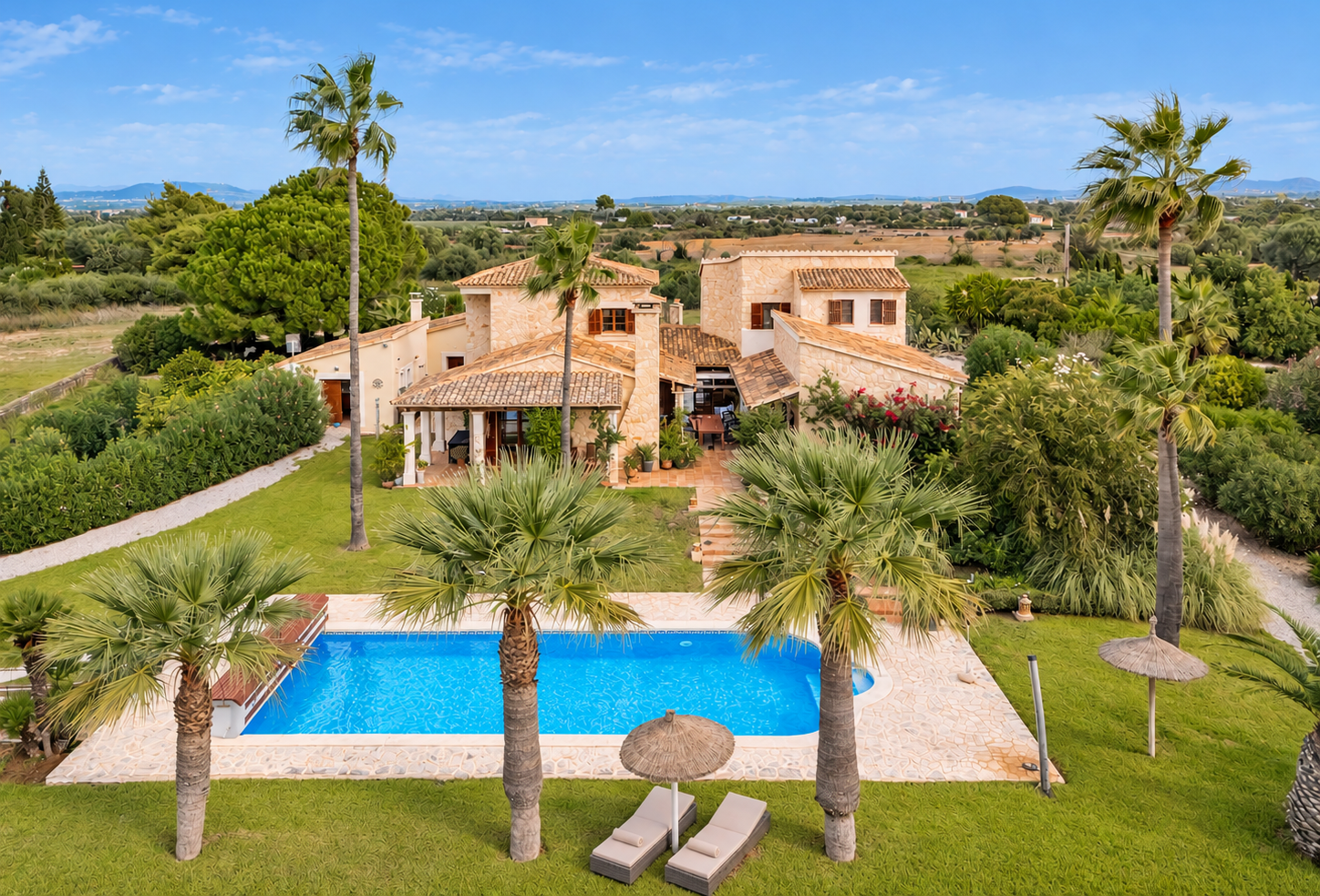 Idyllic finca with panoramic views and a holiday rental licence