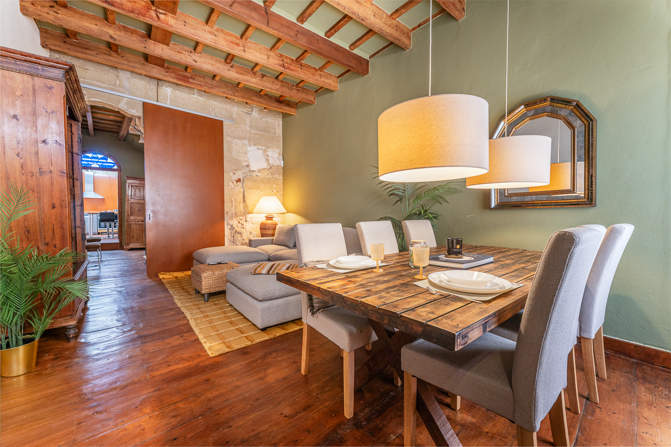 Encantadora casa de pueblo rehabilitada con  gusto en el corazón histórico de Mahón, Menorca