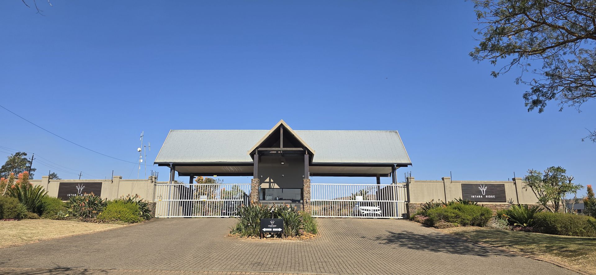 The Perfect Canvas: Secure Eco-Estate Lot with Breathtaking Views
