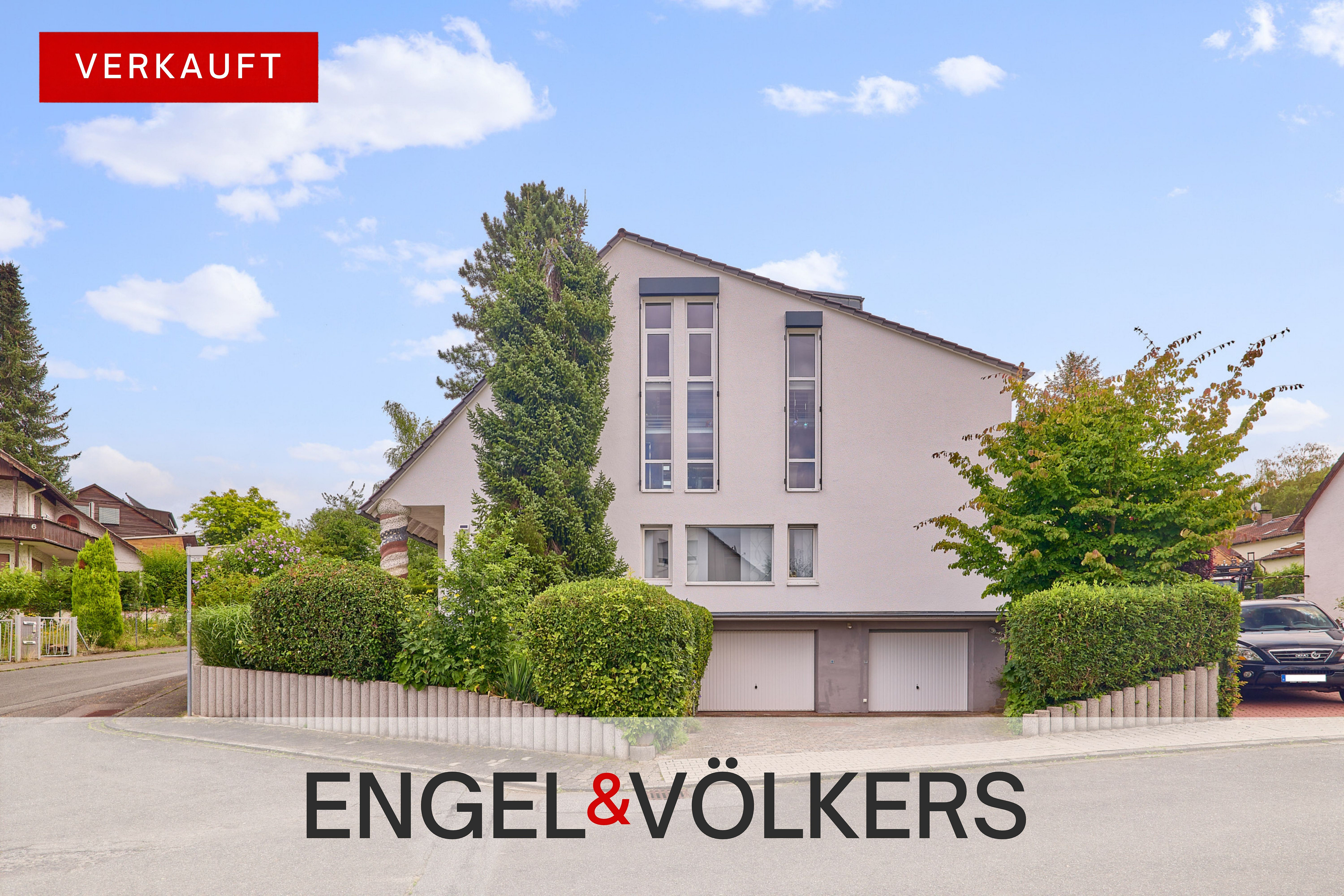 Traumhaftes Zweifamilienhaus mit großem Garten und Pool in bester Lage!