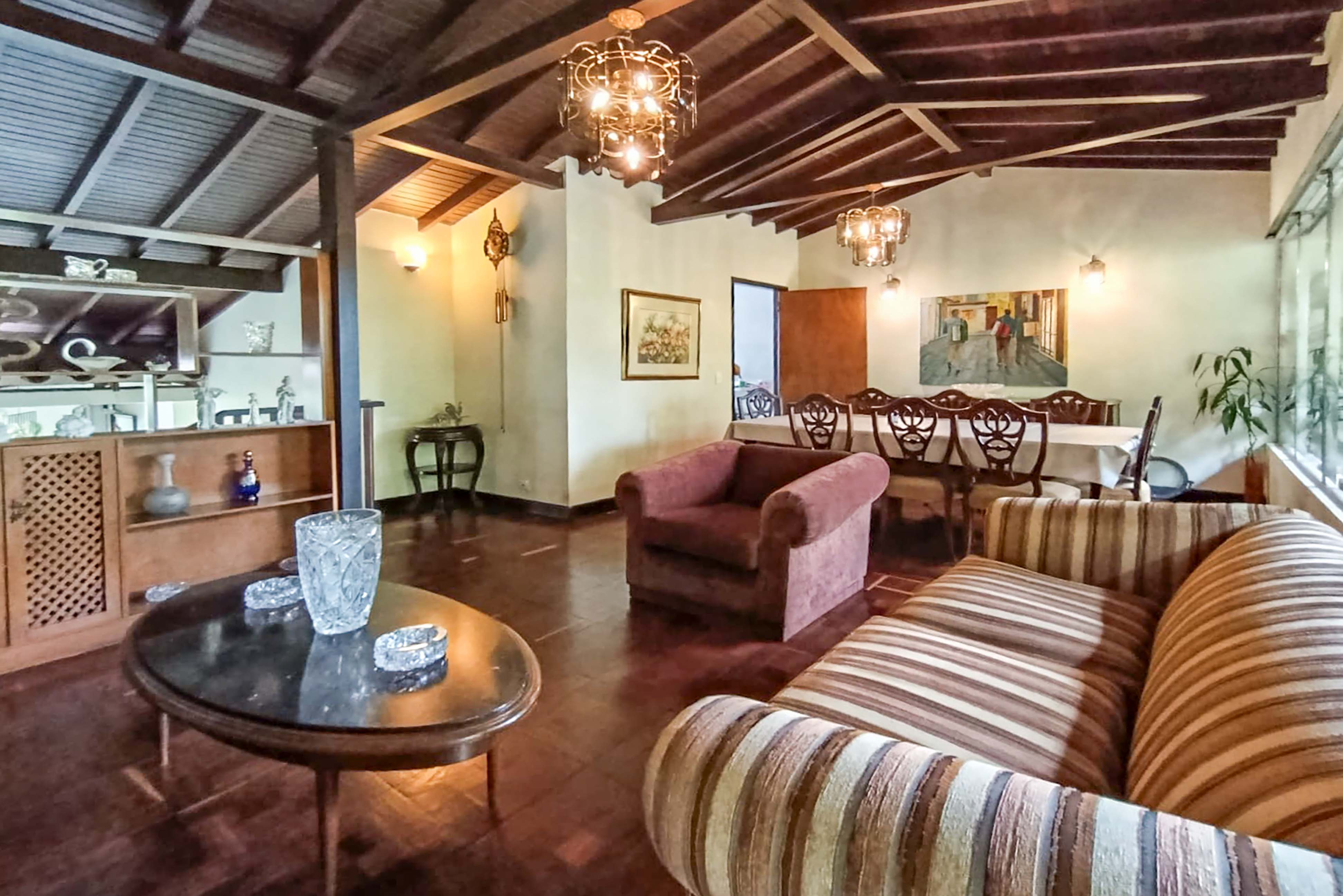 Casa con jardín para venta en Laureles