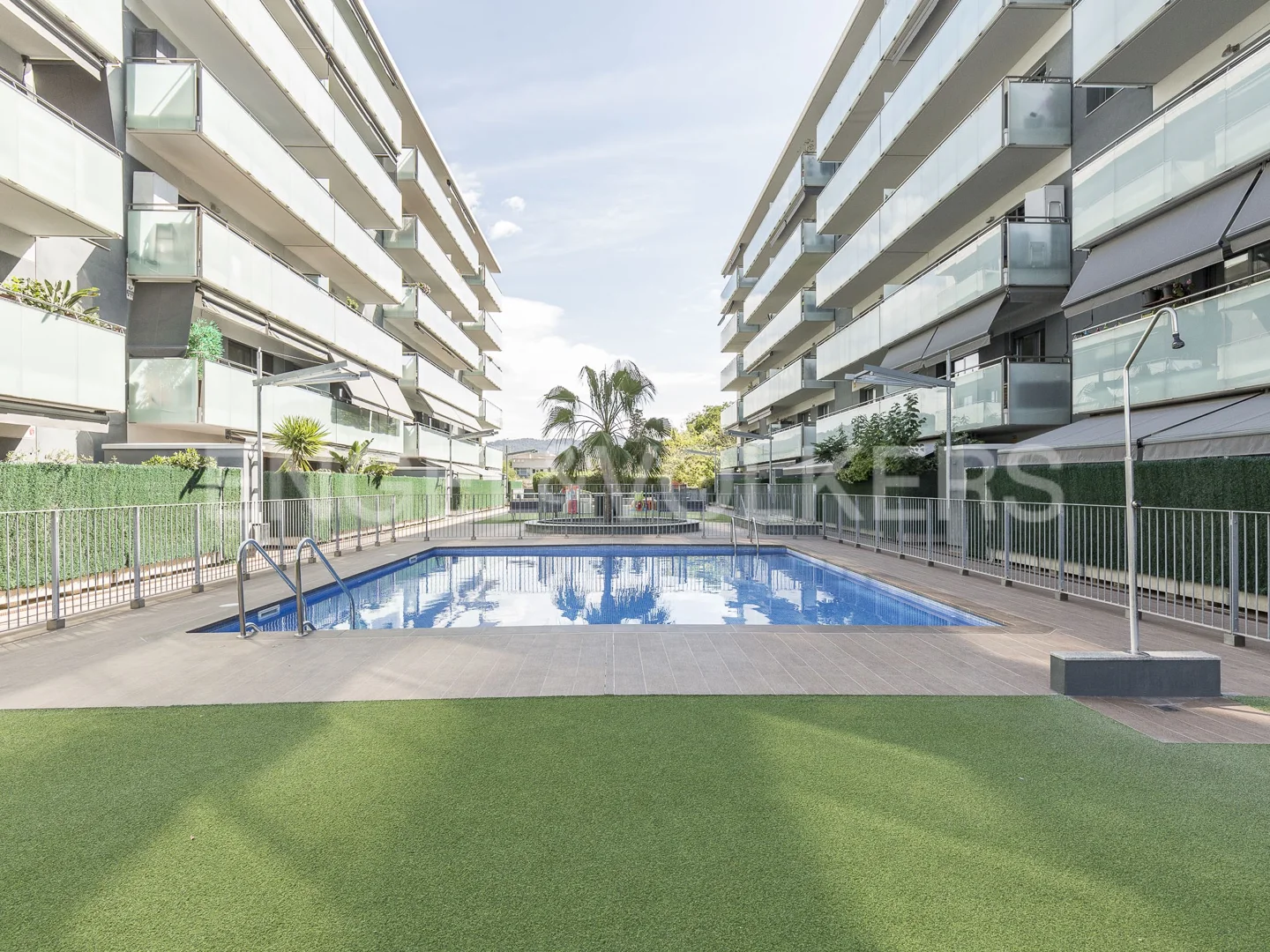 3-bedroom apartment with communal pool in Sant Just Desvern