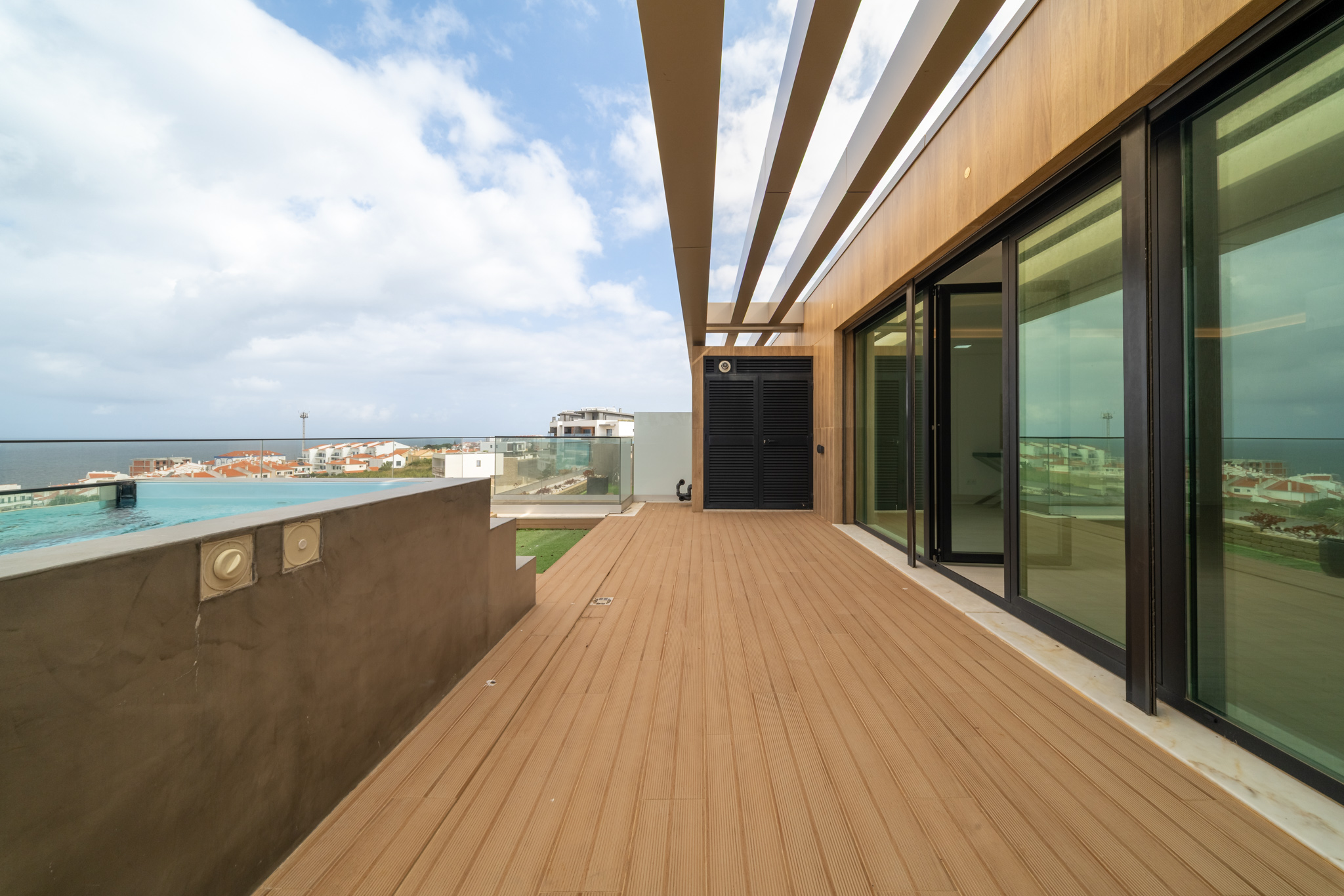 Exclusividade, Vista Mar e Bem-Estar | Apartamento T2 com Jacuzzi Privativo na Ericeira