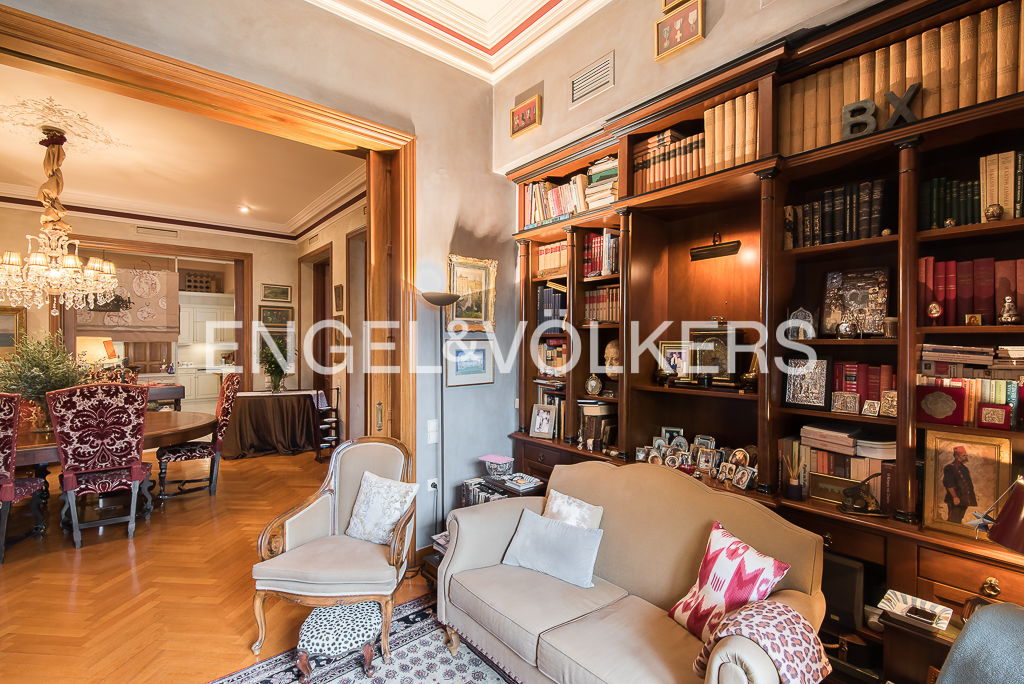Elegant 2nd Floor Apartment in Historic Anaktora with Spacious Living and Prime City Access