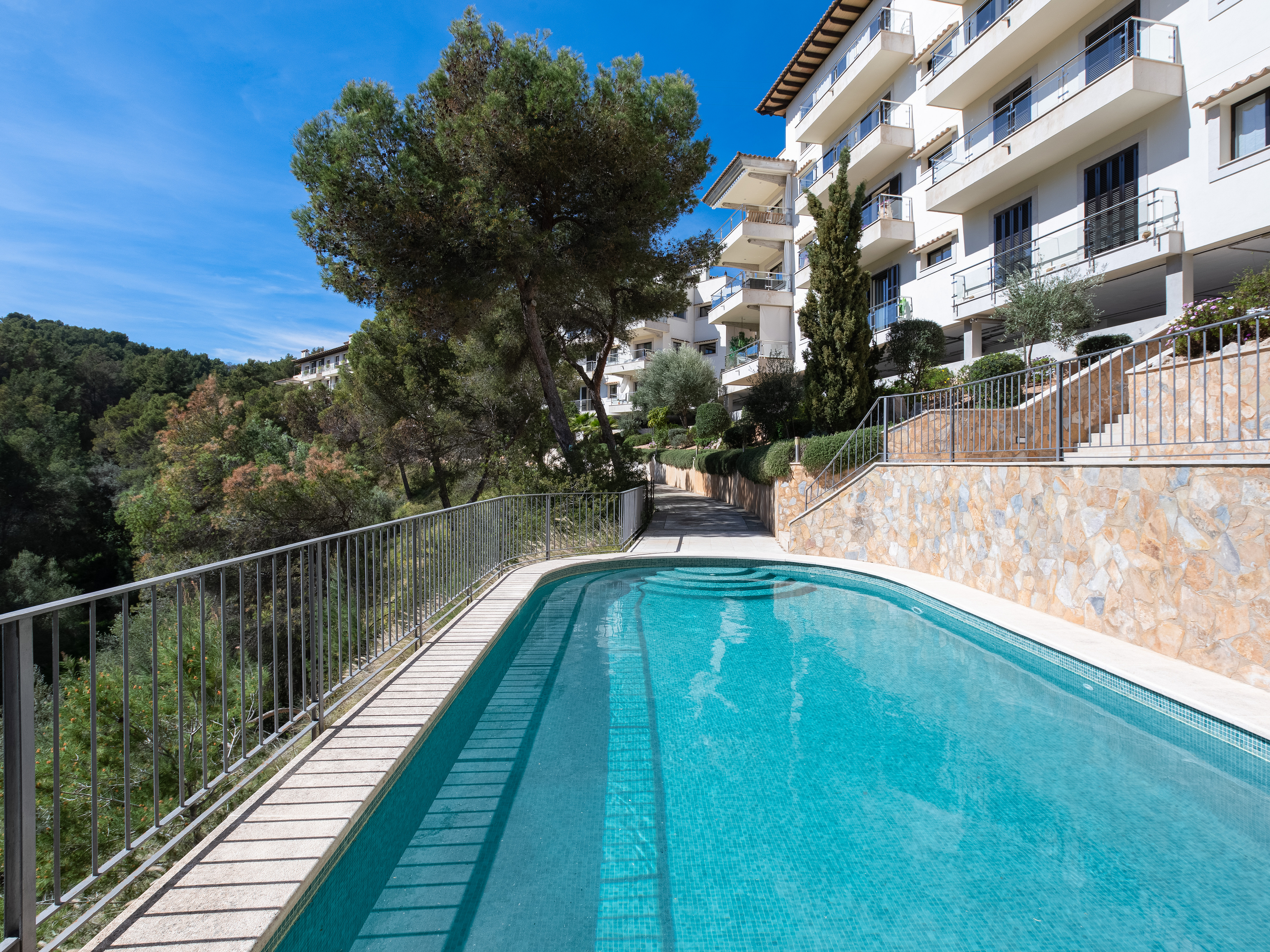 Lichtdurchflutete, moderne Wohnung in einer exklusiven Wohnanlage in Cas Català