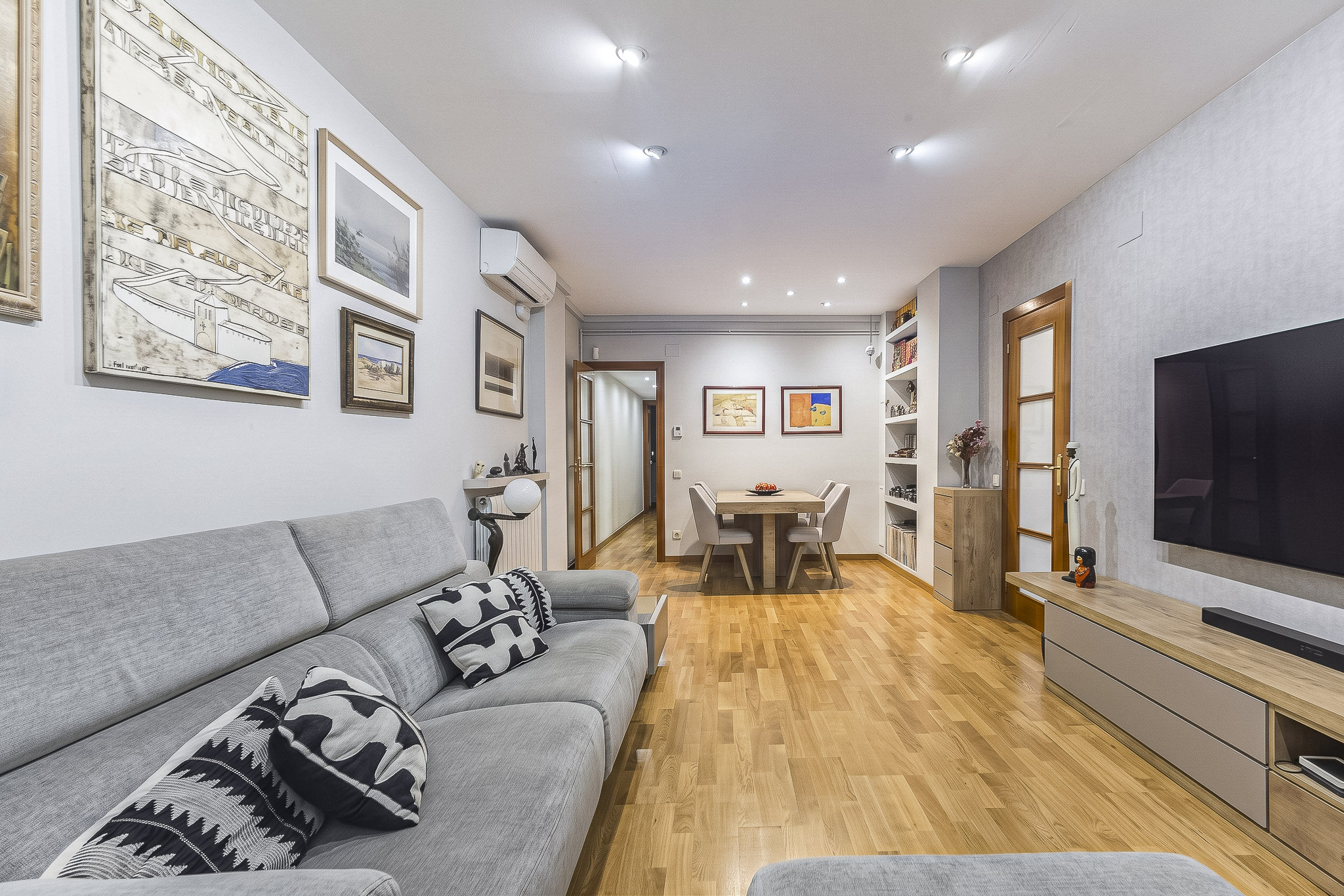 Spacious home with pools and sports area in La Nova Esquerra de l'Eixample