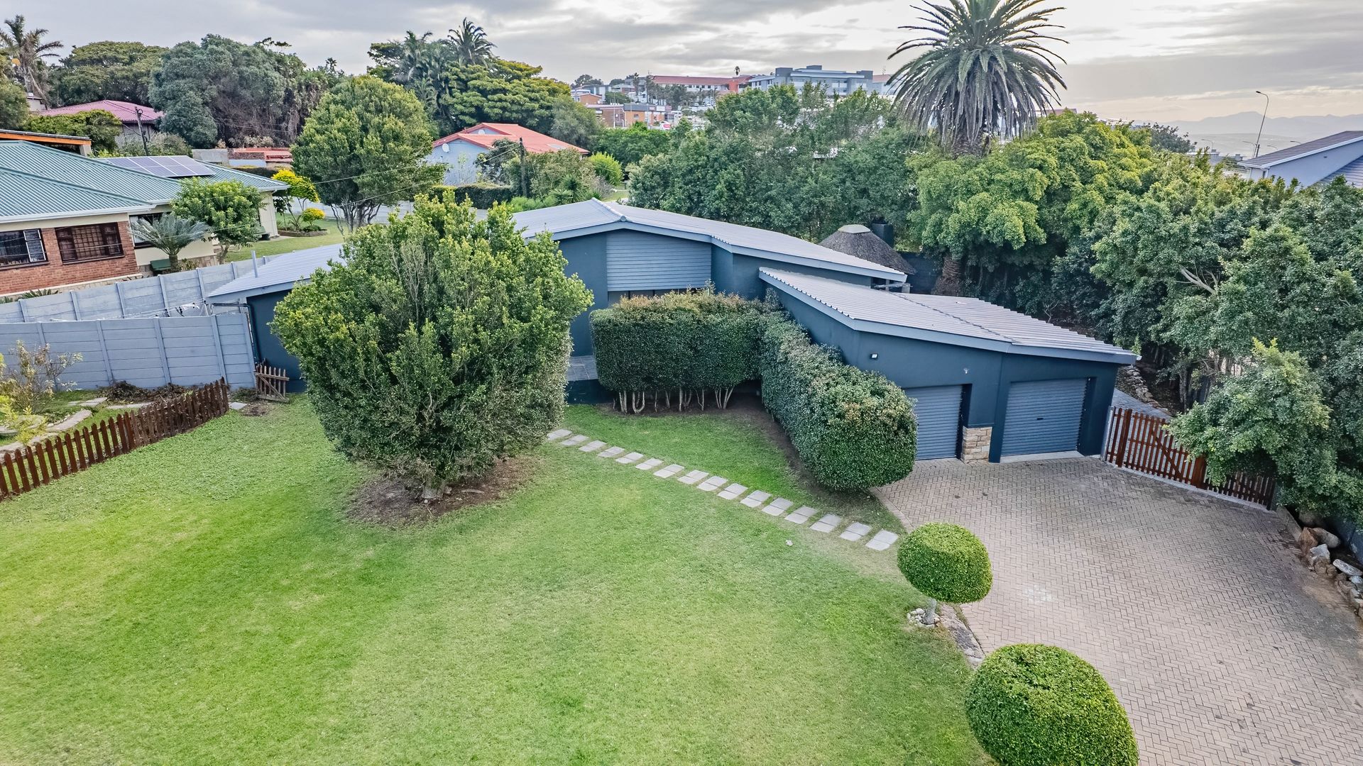 Spacious 3-Bedroom Home with Large Stand