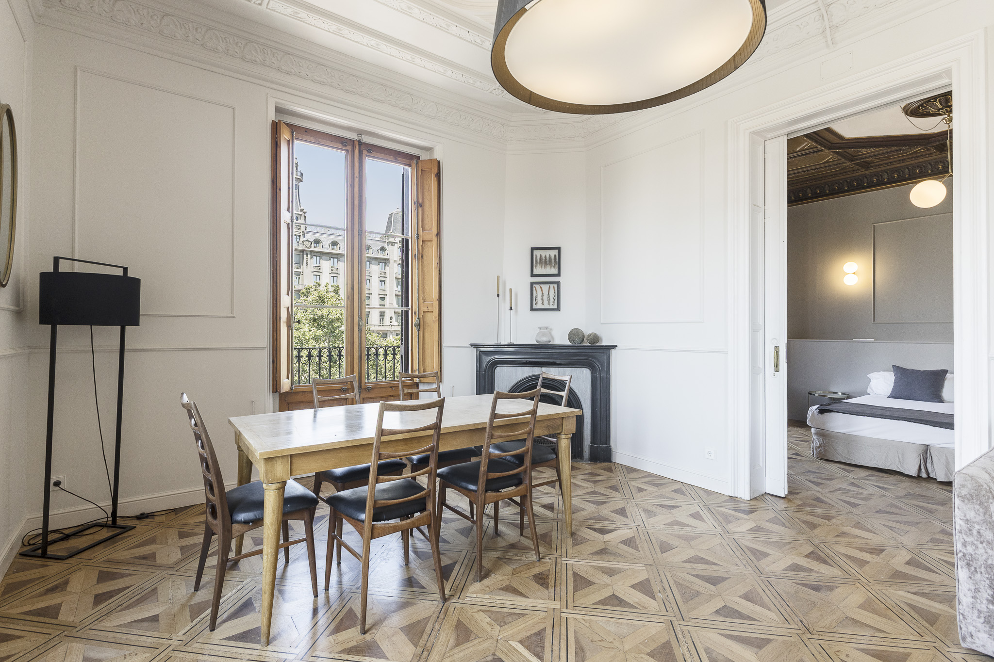 Exclusive apartment with panoramic harbor views in the heart of Barcelona