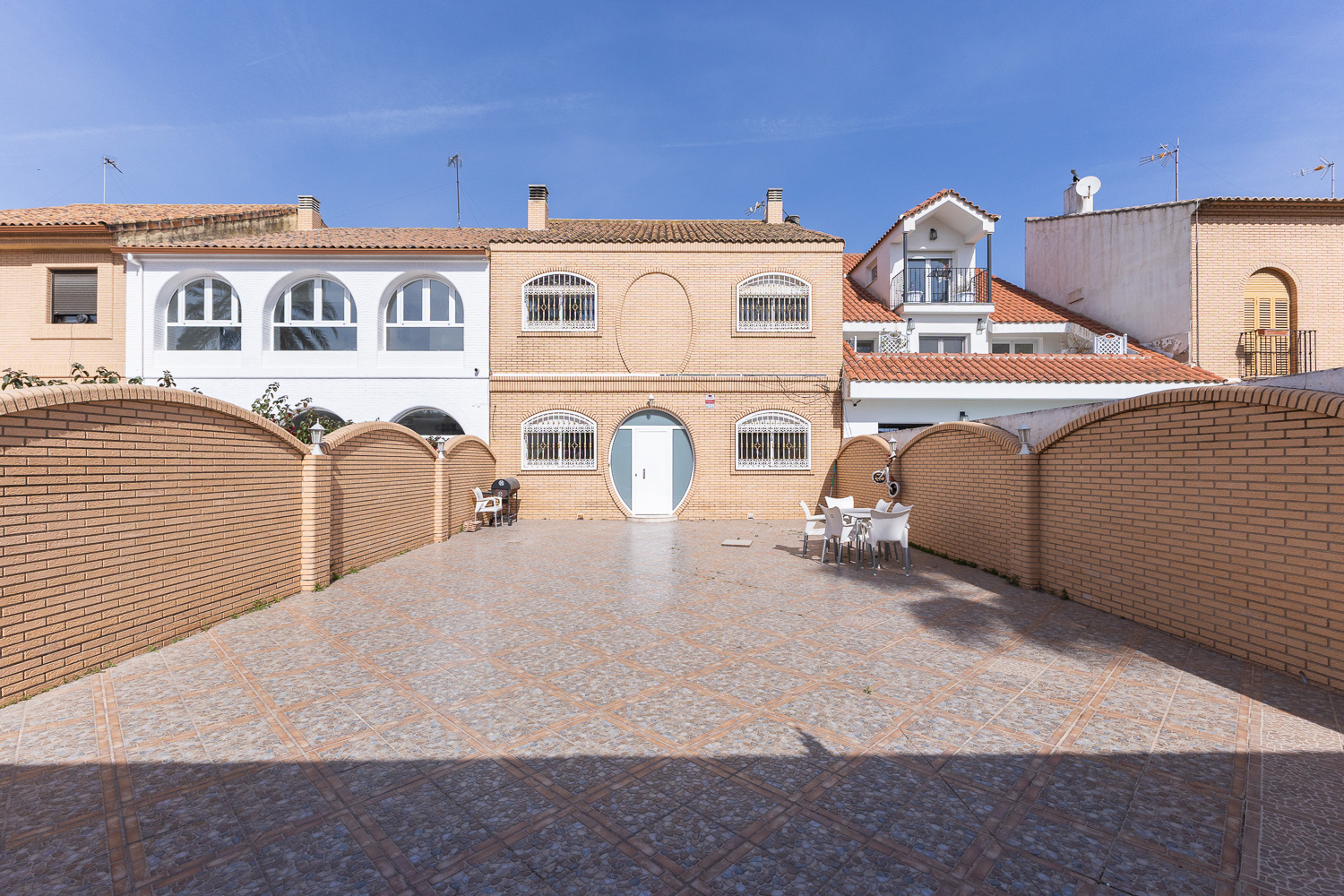 Einziges Reihenhaus-Chalet direkt am Meer in der Wohnanlage Benimar