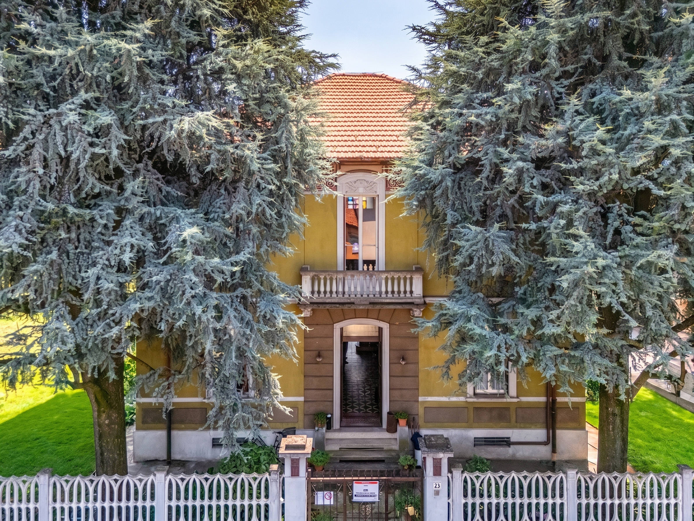 Period villa to renovate with garden