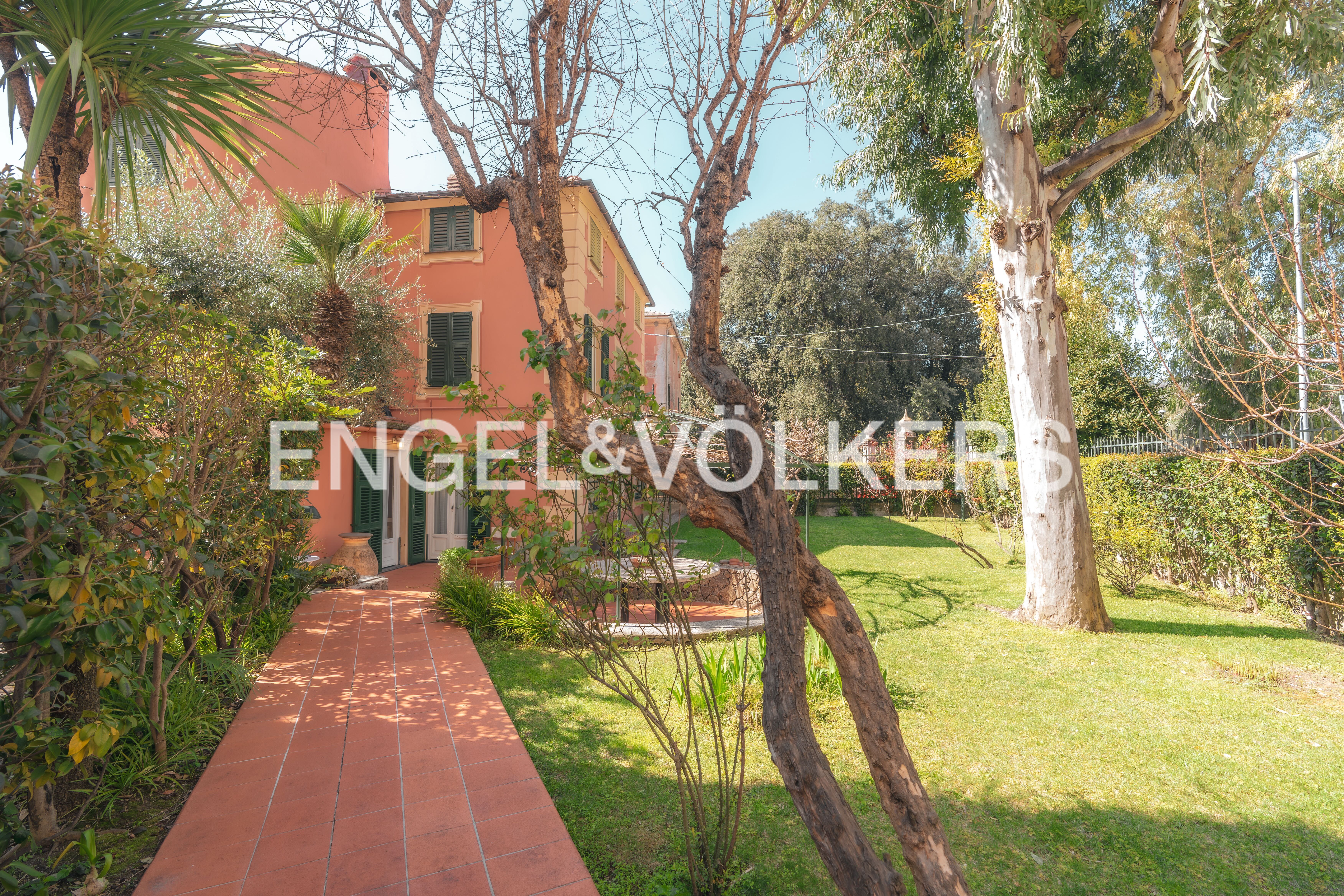 Refined elegance in the center of Albissola Marina, a historic seaside village