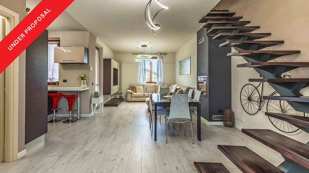 Bright two-level apartment a few kilometers from Alba