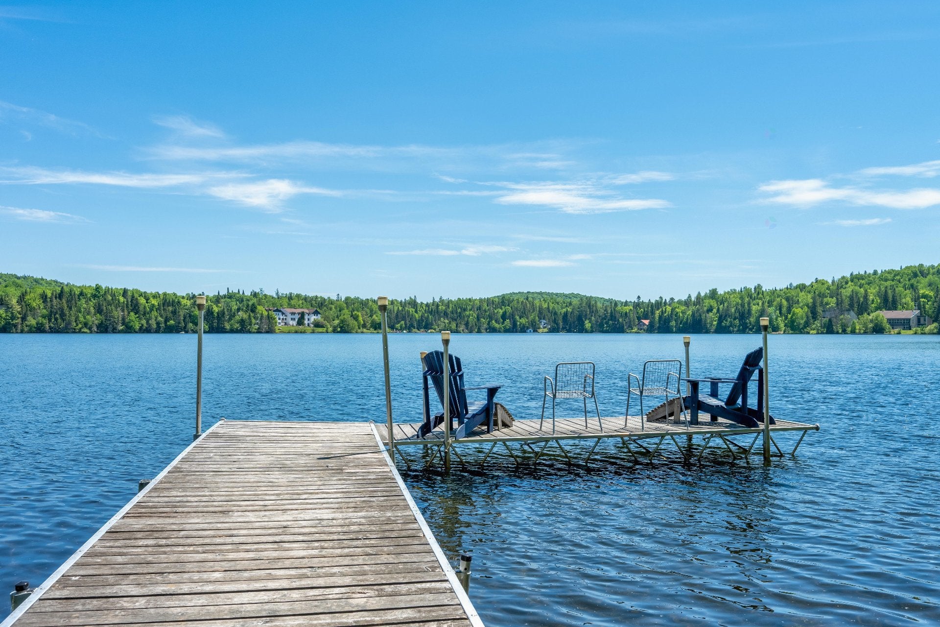 Private oasis on the shores of the navigable Lake Quenouille