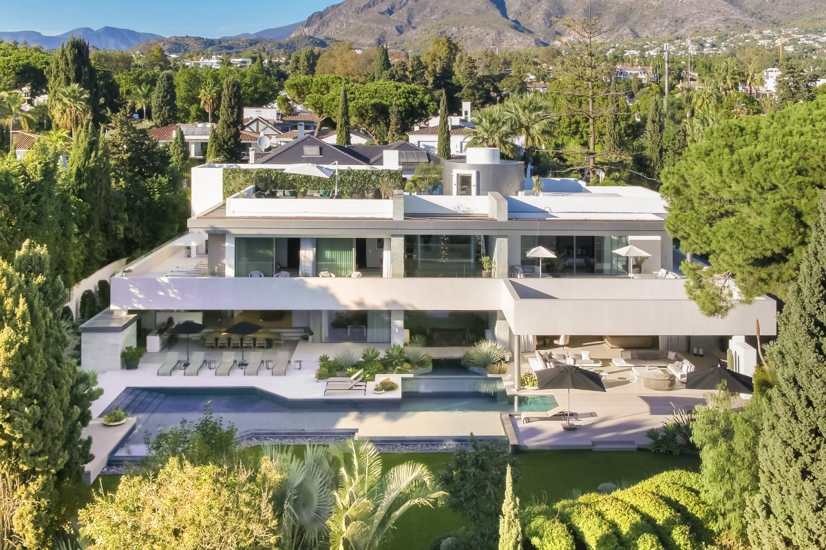 Elite villa with the iconic James Bond style at Marbella Club Resort