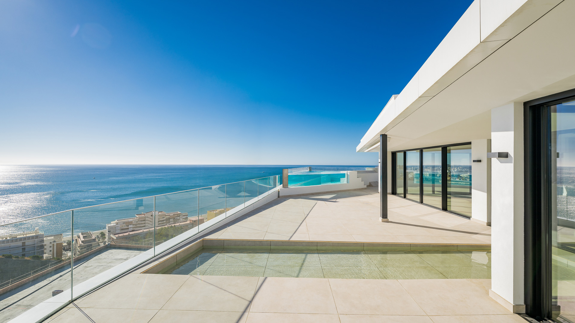 Appartement neuf de 3 pièces avec une vue magnifique sur la mer