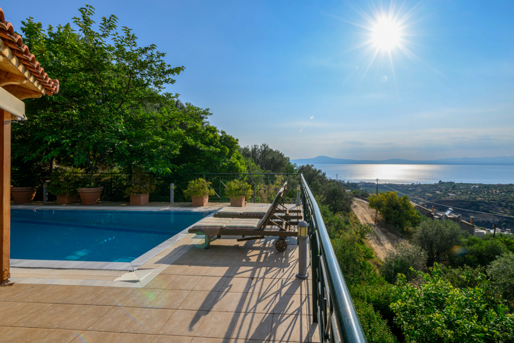 Ein privates mediterranes Anwesen mit Blick auf den Messenischen Golf