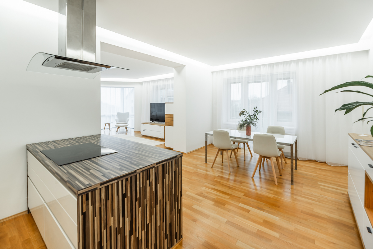 Rent a 2+kt renovated apartment near Prague Castle