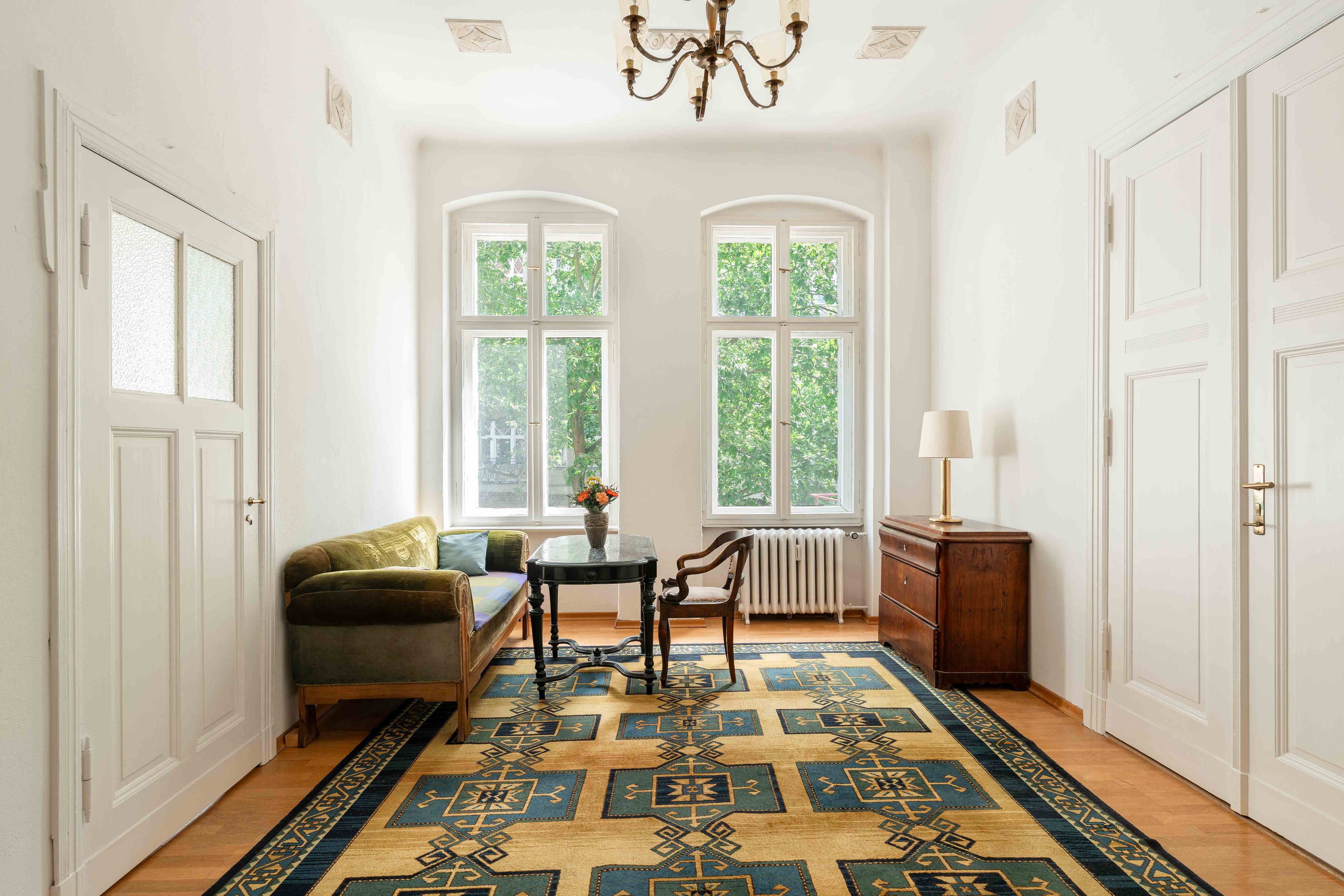 Helle Altbauwohnung mit Balkon