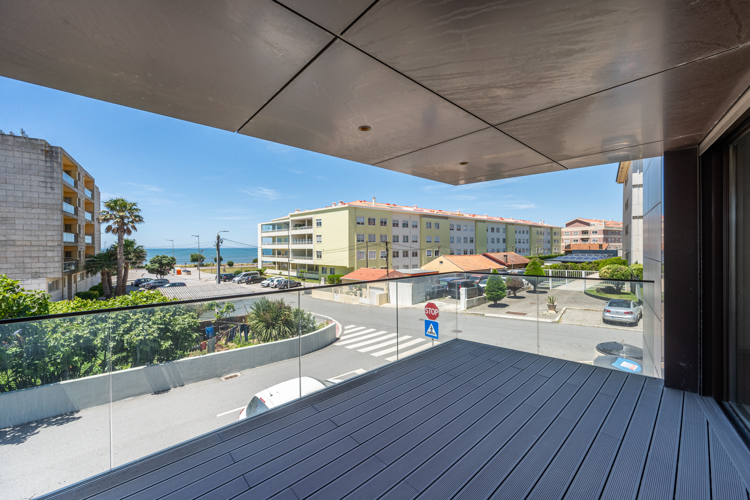 2-Bedroom Sea-View Apartment for Rent in São Félix da Marinha