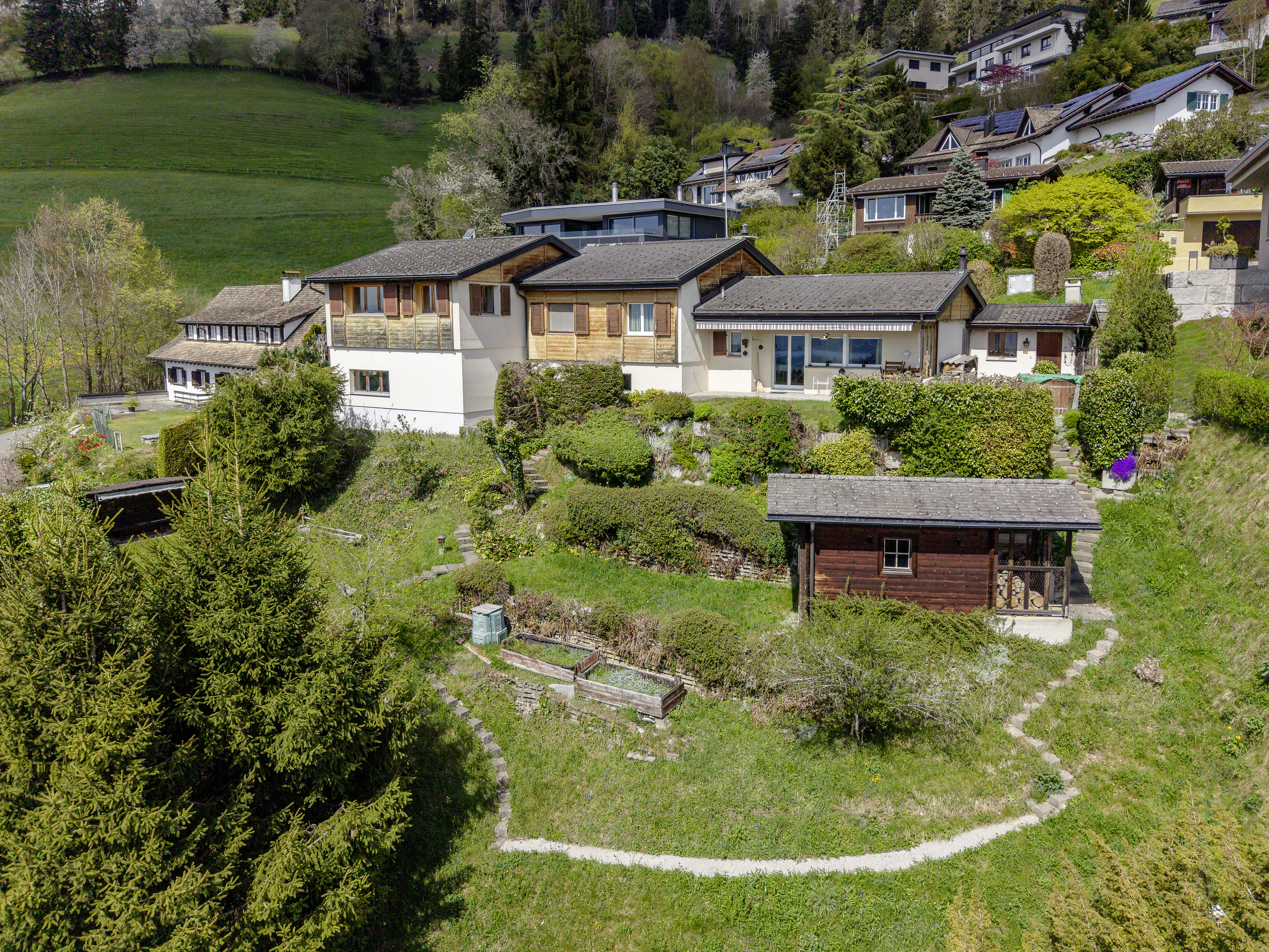 Family happiness with a view & exceptional potential