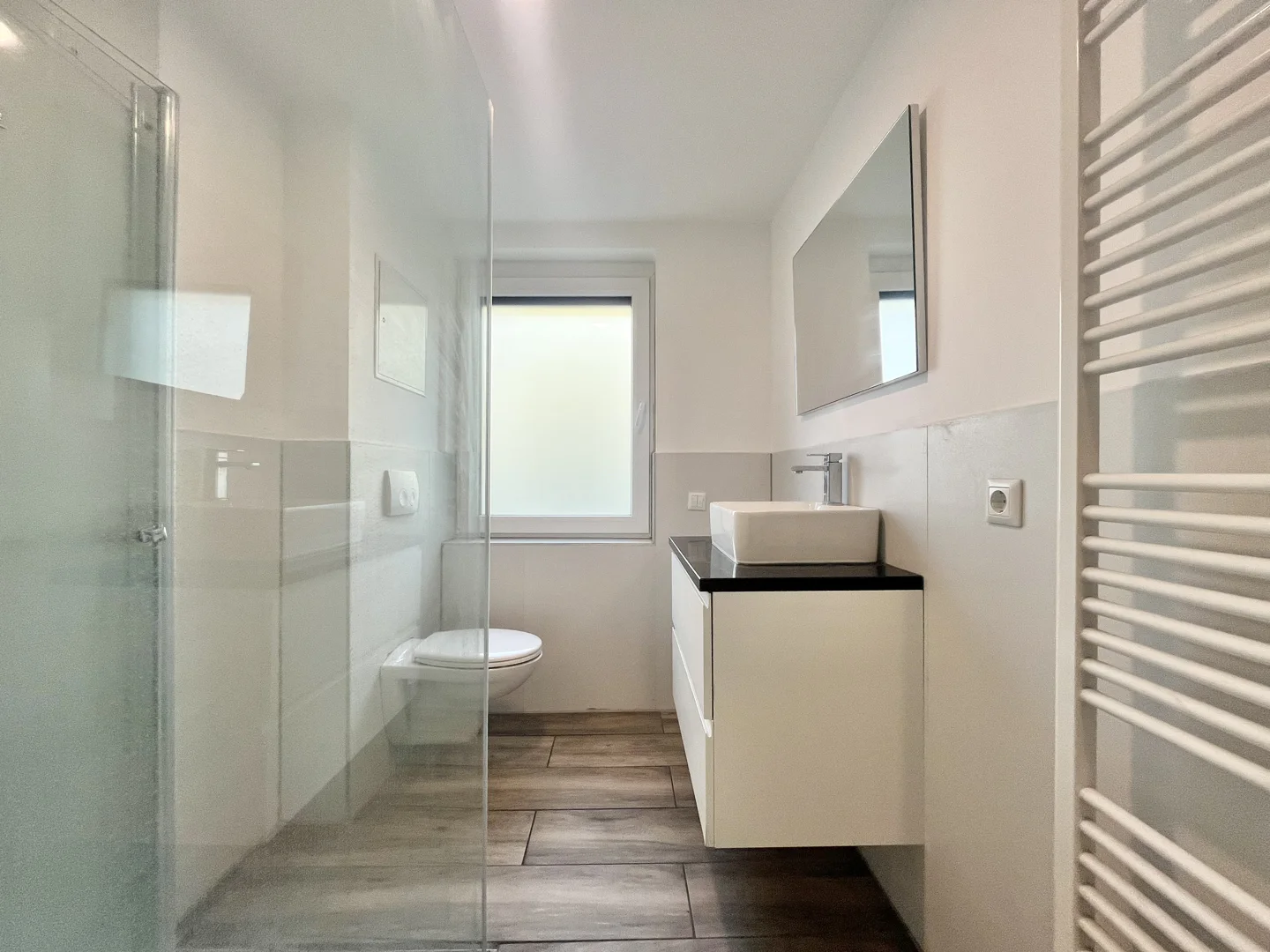 Modernisiertes 1-Zimmer-Apartment mit eigener Garage - Photo 3
