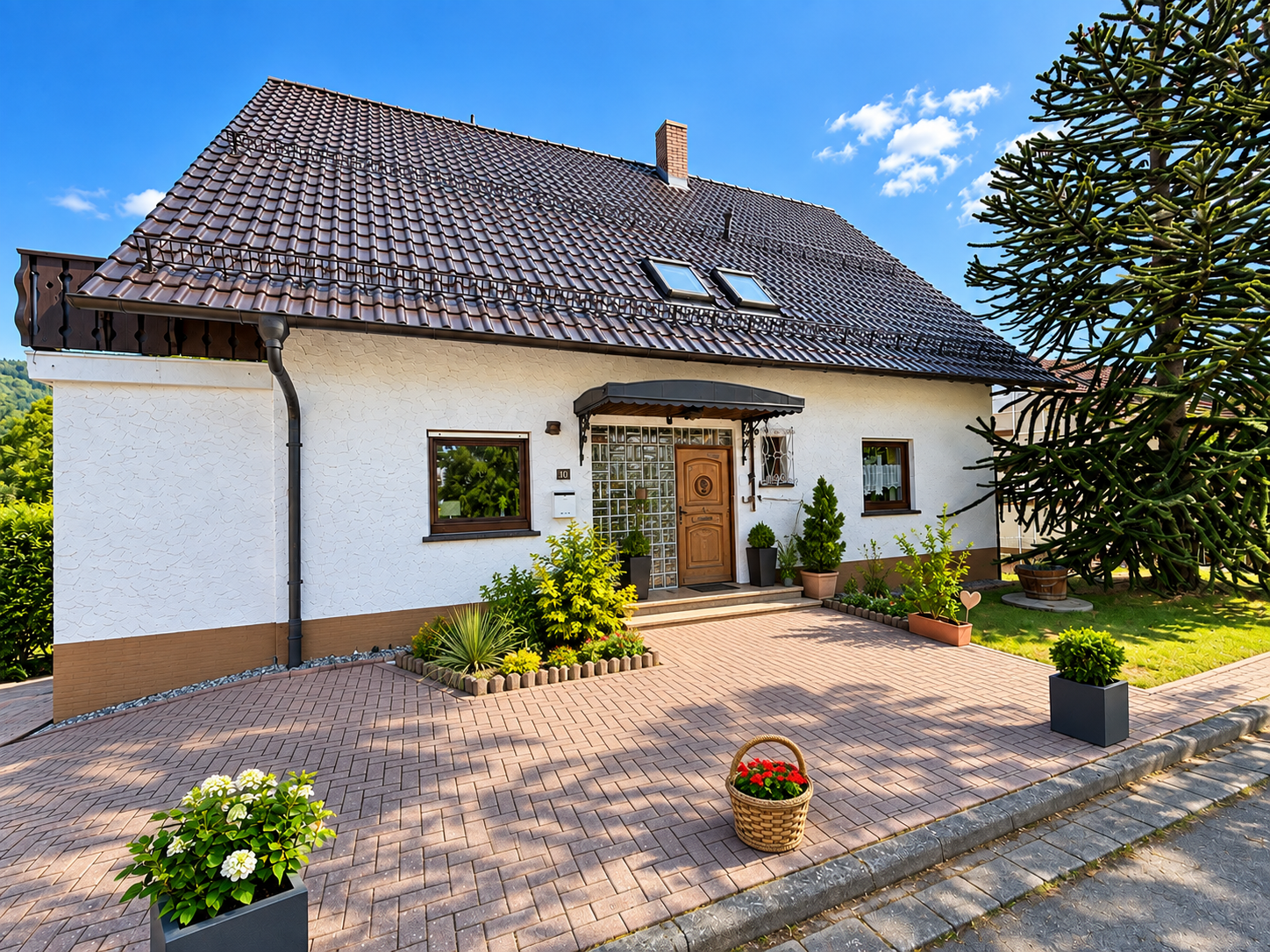Charmantes Zweifamilienhaus in ruhiger Feldrandlage