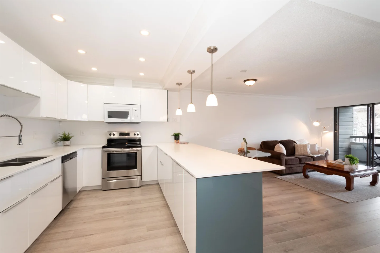 Fully Renovated Home In Prime Kits Location!