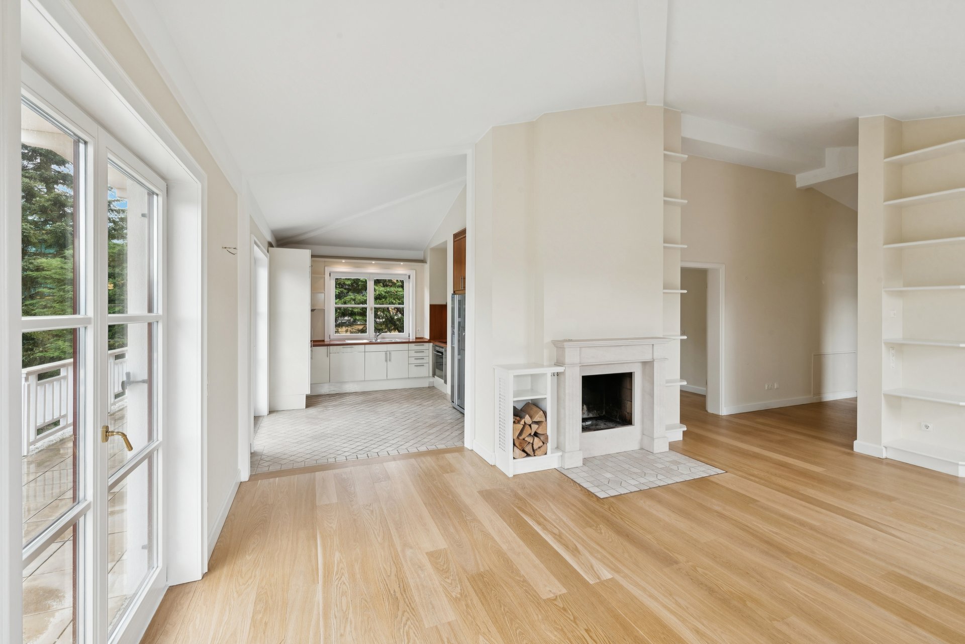Ein seltenes Juwel: Exklusives Penthouse mit Kamin und umlaufender Panoramaterrasse in Bestlage von Königstein