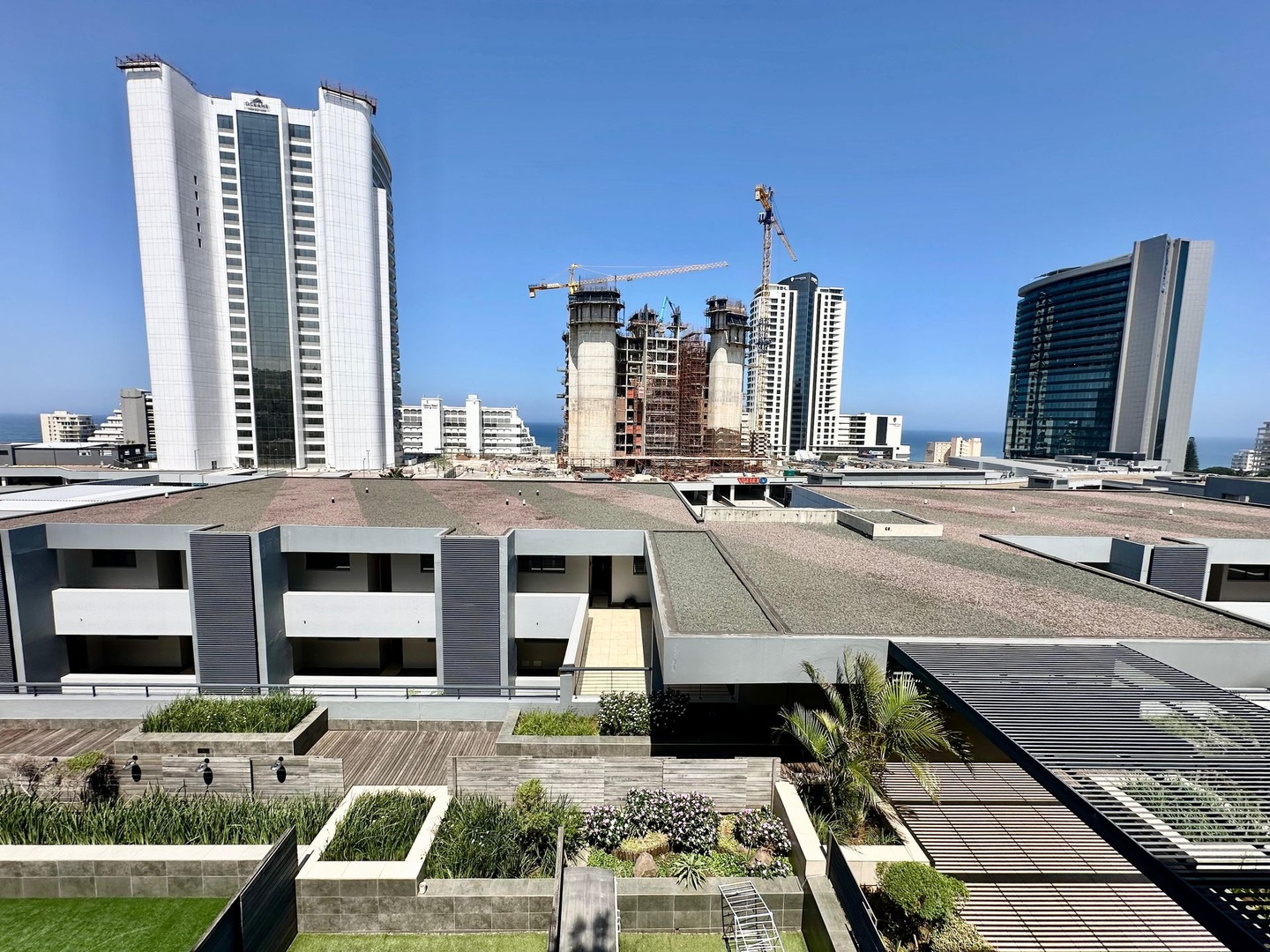 Chic & Fully Furnished!