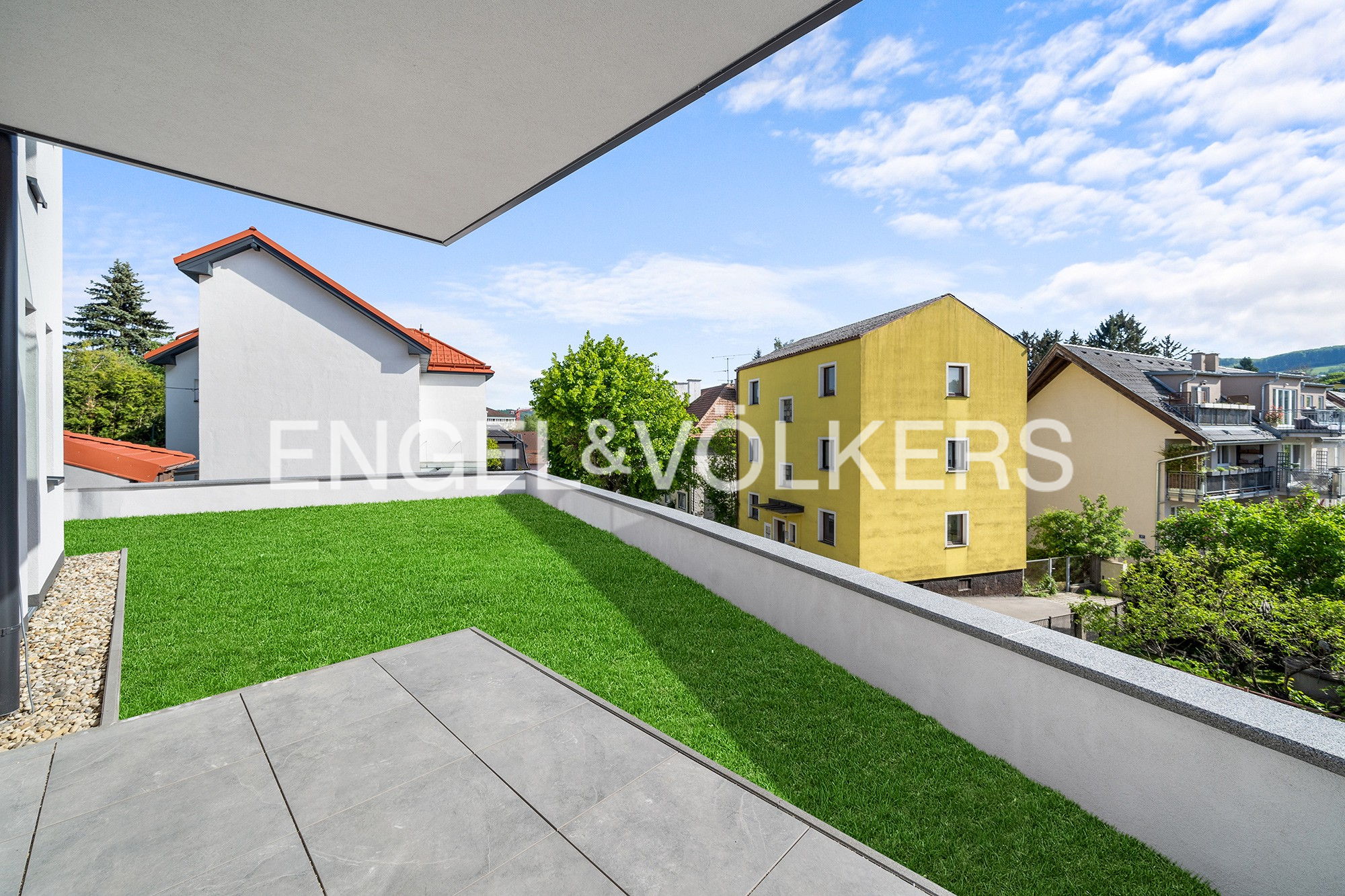 Modern first occupancy: Sunny 4-room apartment with terrace and garden